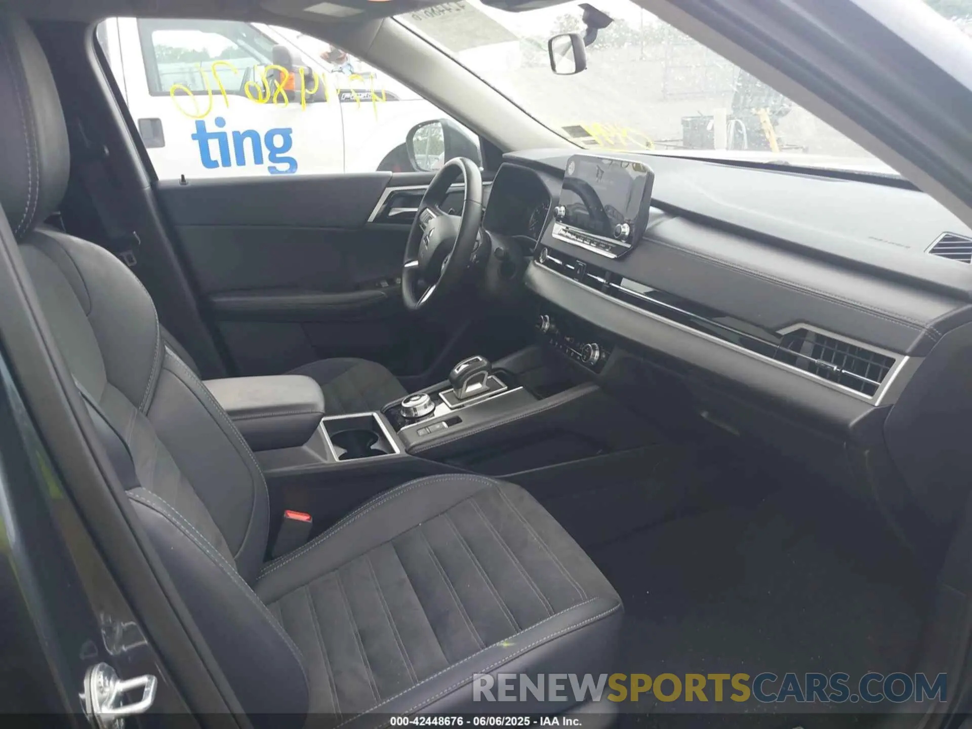 5 Photograph of a damaged car JA4J3VA81RZ049952 MITSUBISHI OUTLANDER 2024