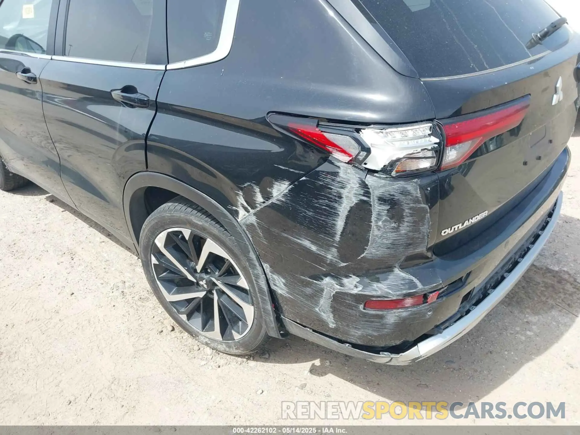 17 Photograph of a damaged car JA4J3VA81RZ068453 MITSUBISHI OUTLANDER 2024