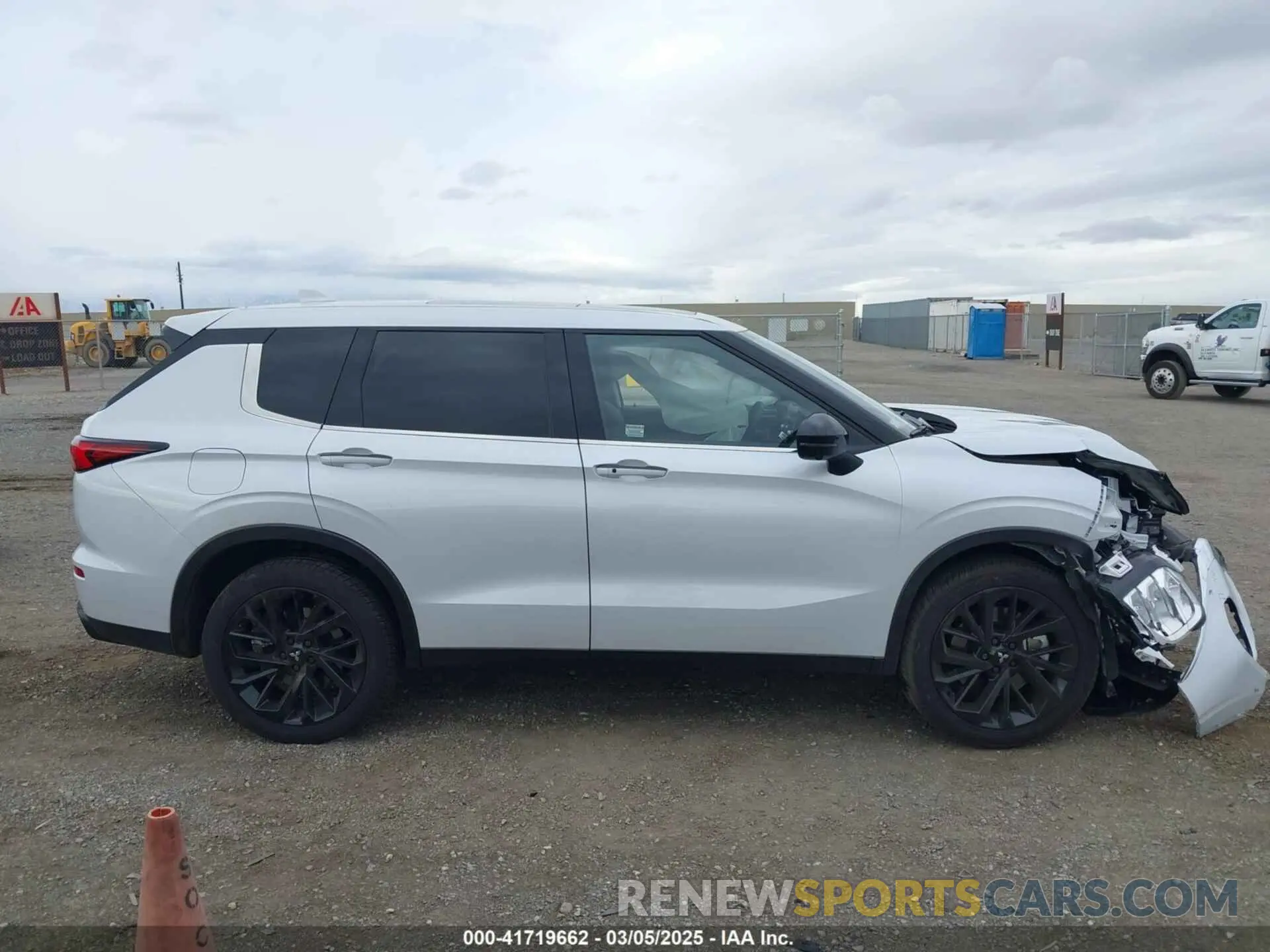 13 Photograph of a damaged car JA4J3VA81RZ073605 MITSUBISHI OUTLANDER 2024