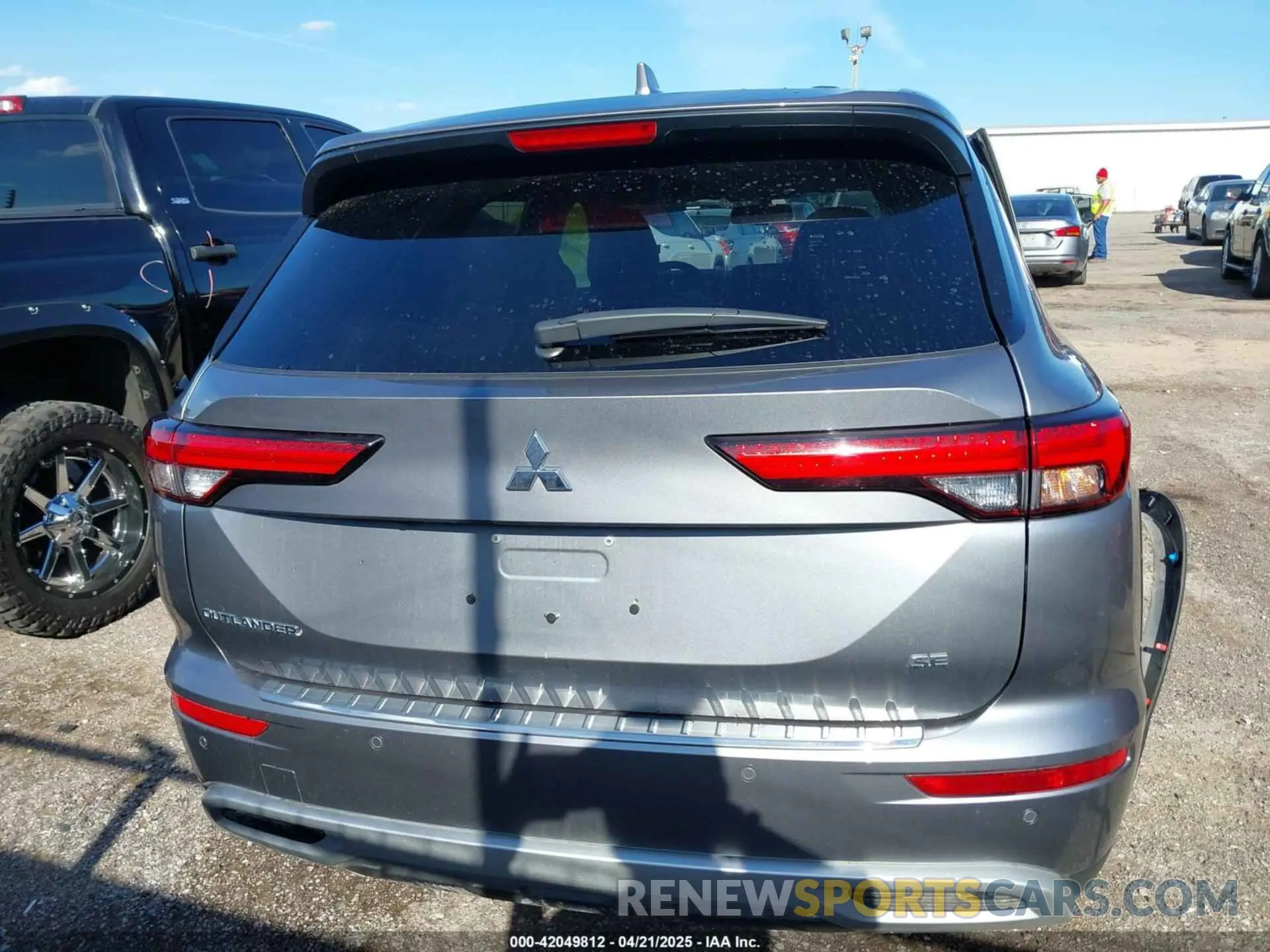 16 Photograph of a damaged car JA4J3VA82RZ011100 MITSUBISHI OUTLANDER 2024