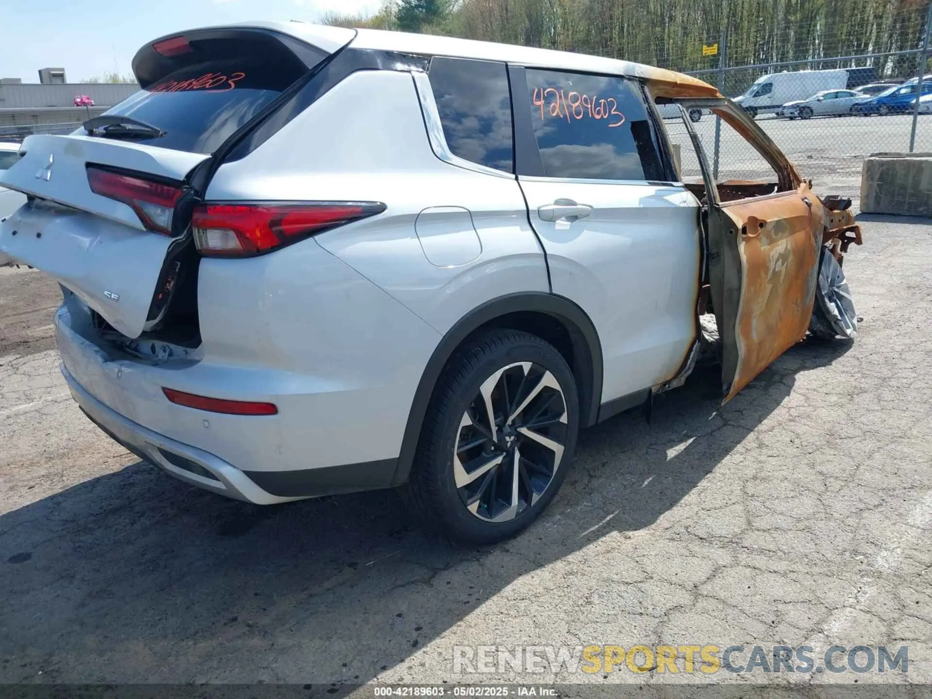 4 Photograph of a damaged car JA4J3VA83RZ030206 MITSUBISHI OUTLANDER 2024