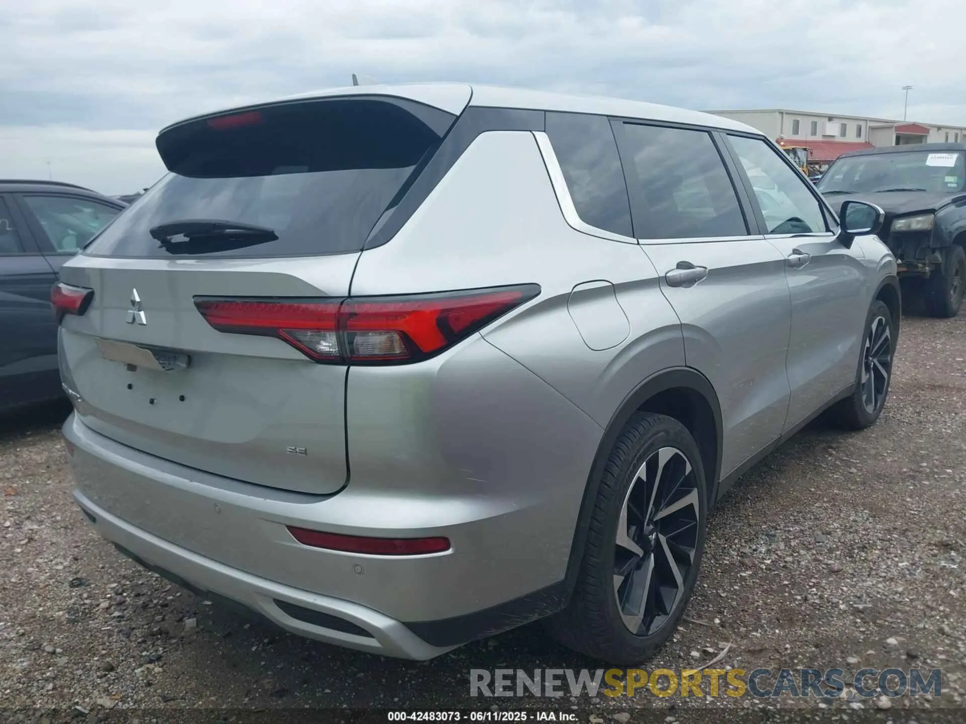 4 Photograph of a damaged car JA4J3VA83RZ068485 MITSUBISHI OUTLANDER 2024