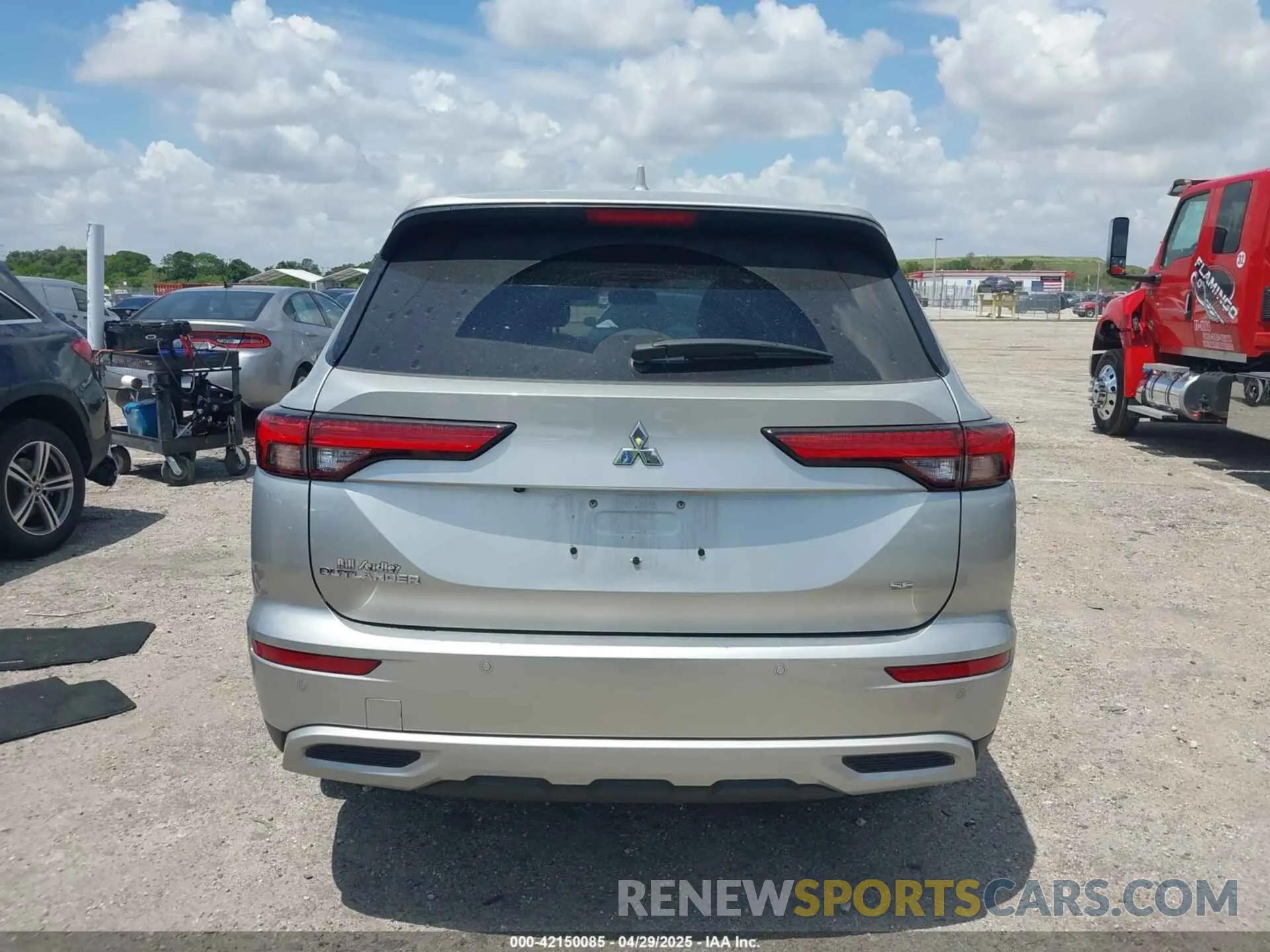 17 Photograph of a damaged car JA4J3VA87RZ012811 MITSUBISHI OUTLANDER 2024