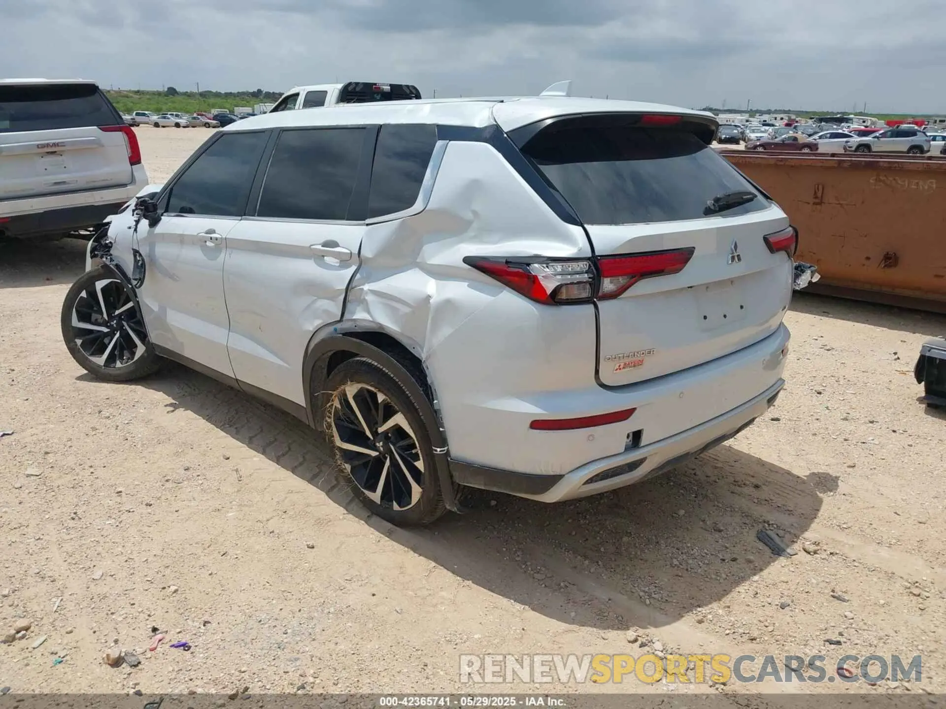 3 Photograph of a damaged car JA4J3VA88RZ009111 MITSUBISHI OUTLANDER 2024