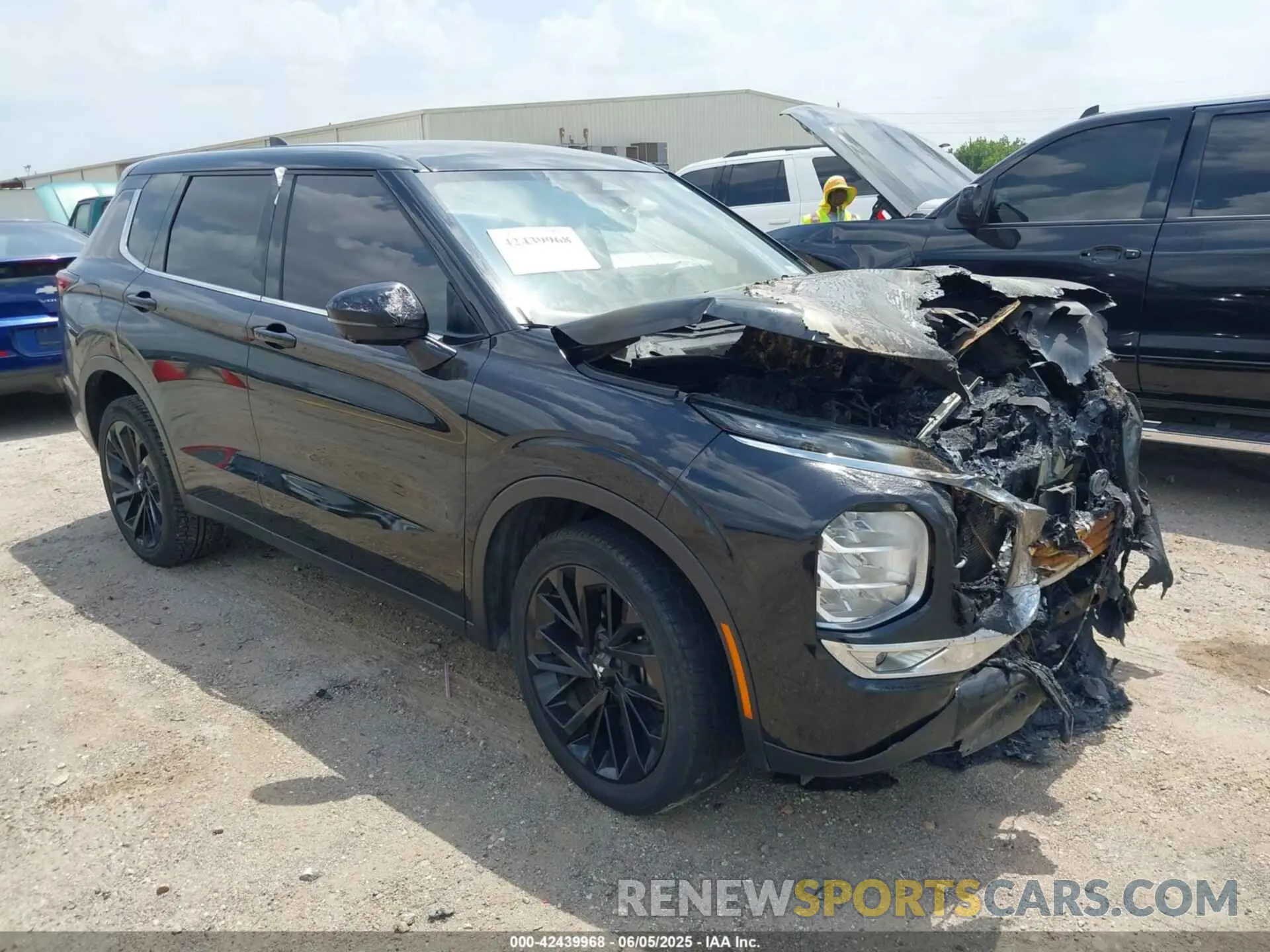 1 Photograph of a damaged car JA4J3VA8XRZ004752 MITSUBISHI OUTLANDER 2024