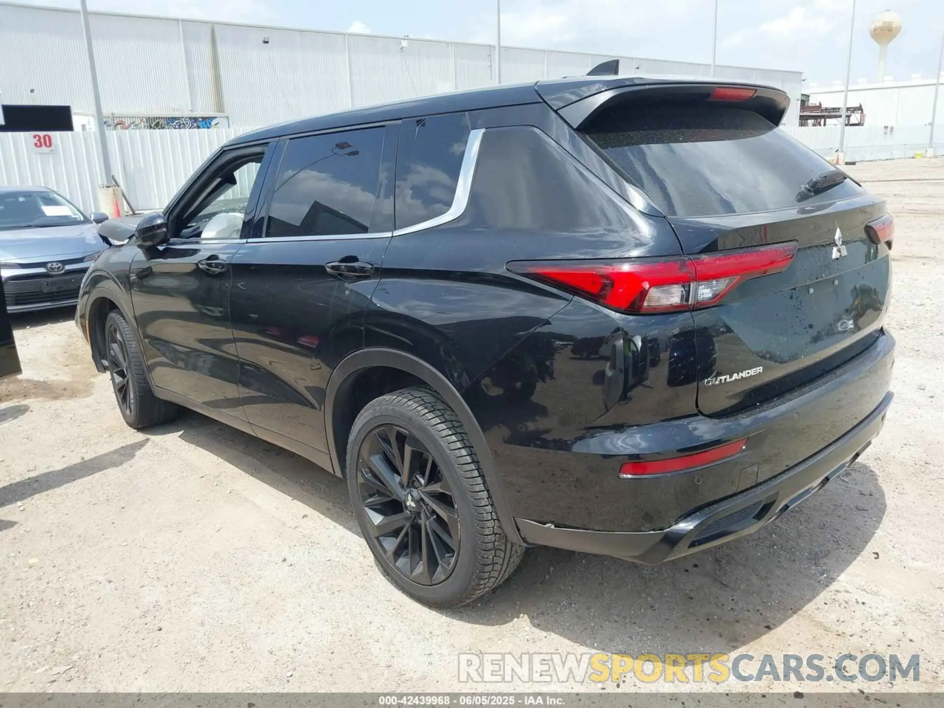 3 Photograph of a damaged car JA4J3VA8XRZ004752 MITSUBISHI OUTLANDER 2024