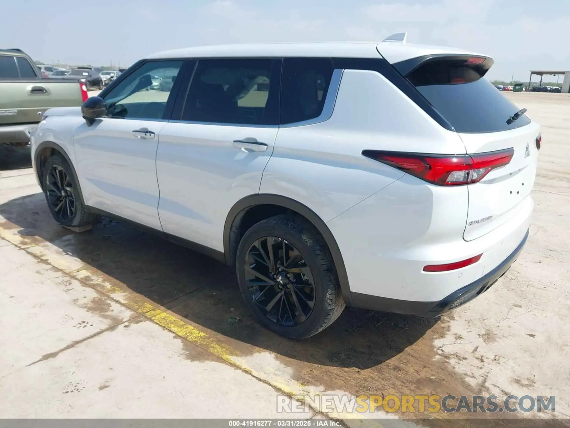 3 Photograph of a damaged car JA4J3VA8XRZ033085 MITSUBISHI OUTLANDER 2024