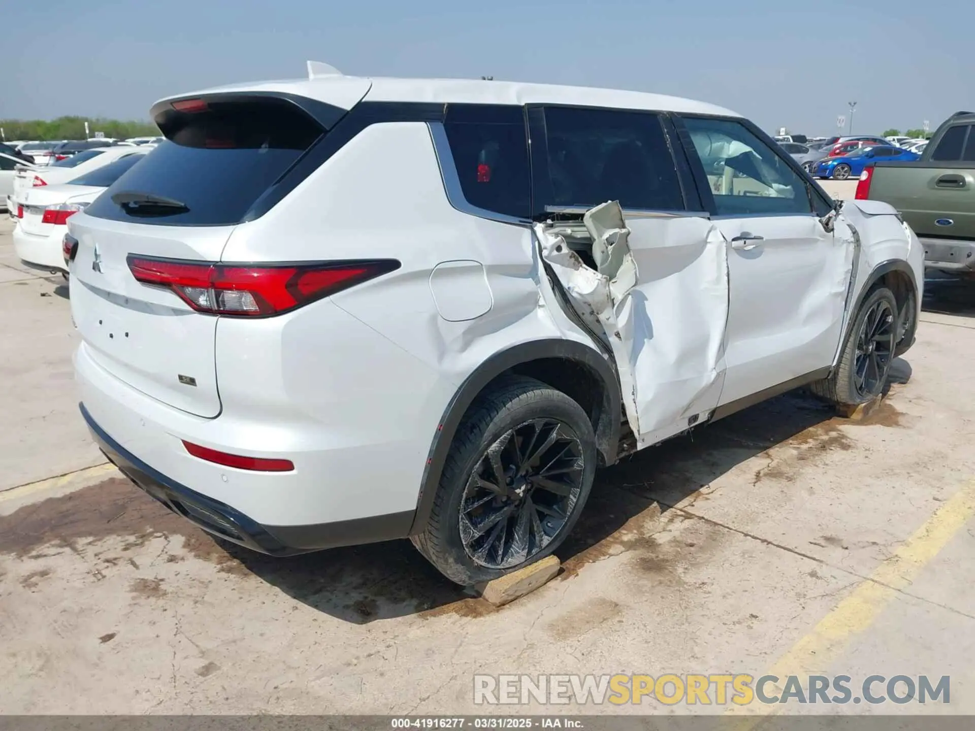 4 Photograph of a damaged car JA4J3VA8XRZ033085 MITSUBISHI OUTLANDER 2024