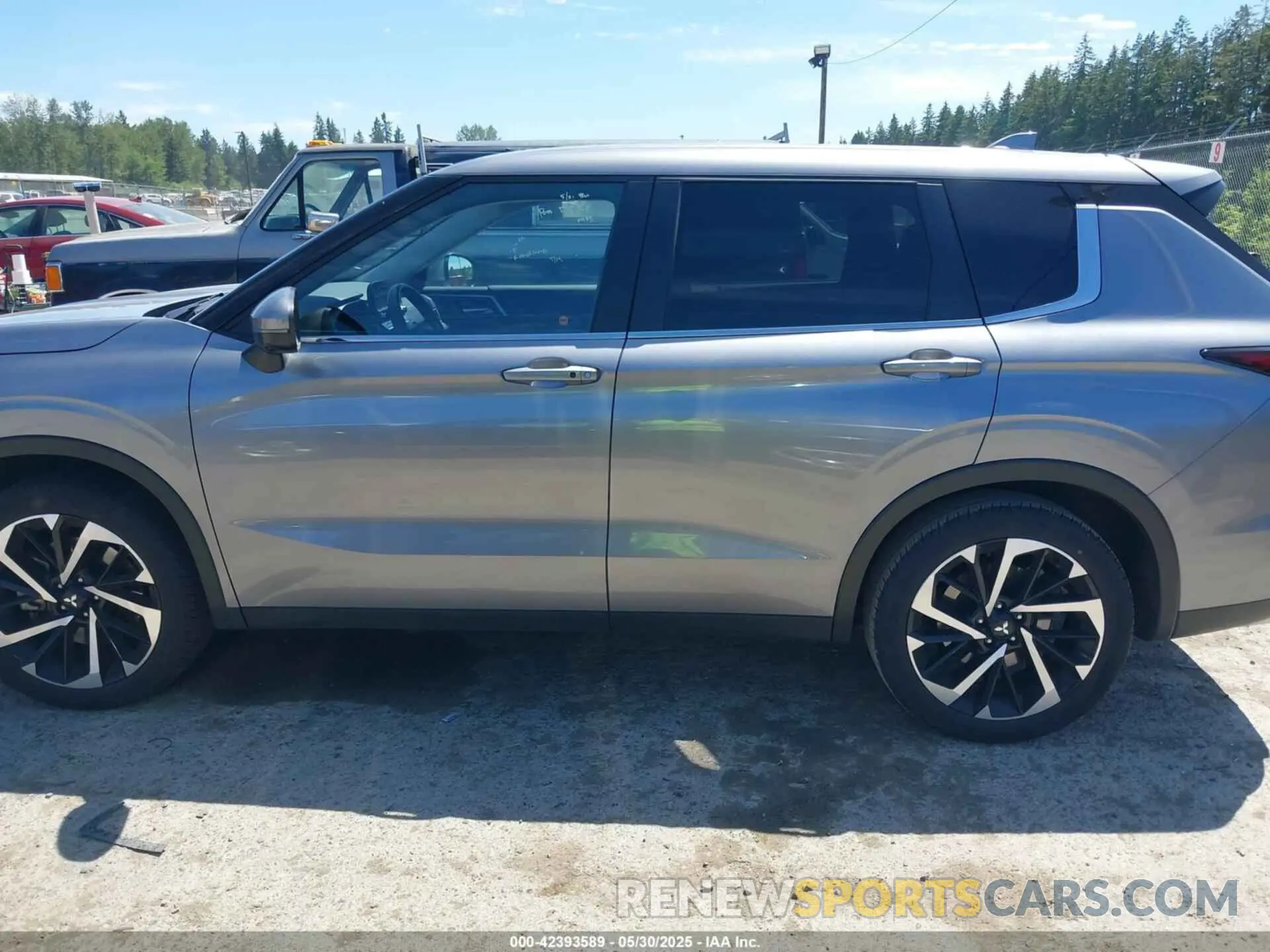 14 Photograph of a damaged car JA4J3VA8XRZ041588 MITSUBISHI OUTLANDER 2024