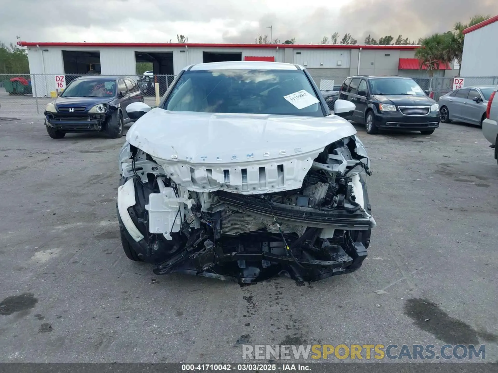 13 Photograph of a damaged car JA4J3VA8XRZ076597 MITSUBISHI OUTLANDER 2024