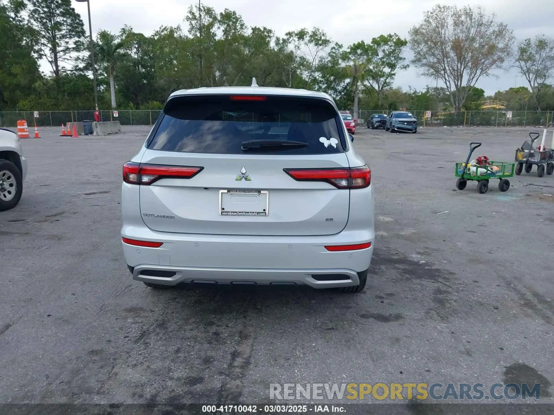 17 Photograph of a damaged car JA4J3VA8XRZ076597 MITSUBISHI OUTLANDER 2024