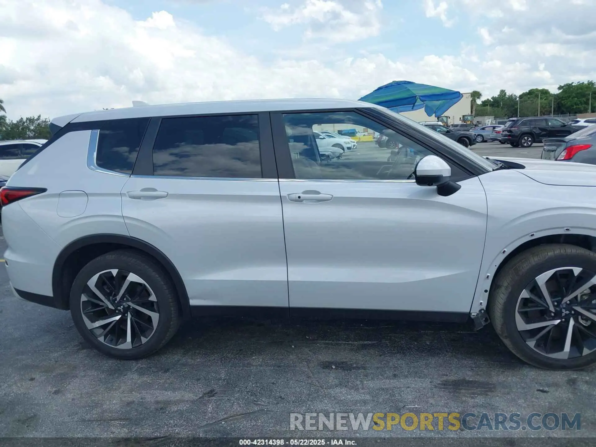 13 Photograph of a damaged car JA4J3VA8XRZ086126 MITSUBISHI OUTLANDER 2024