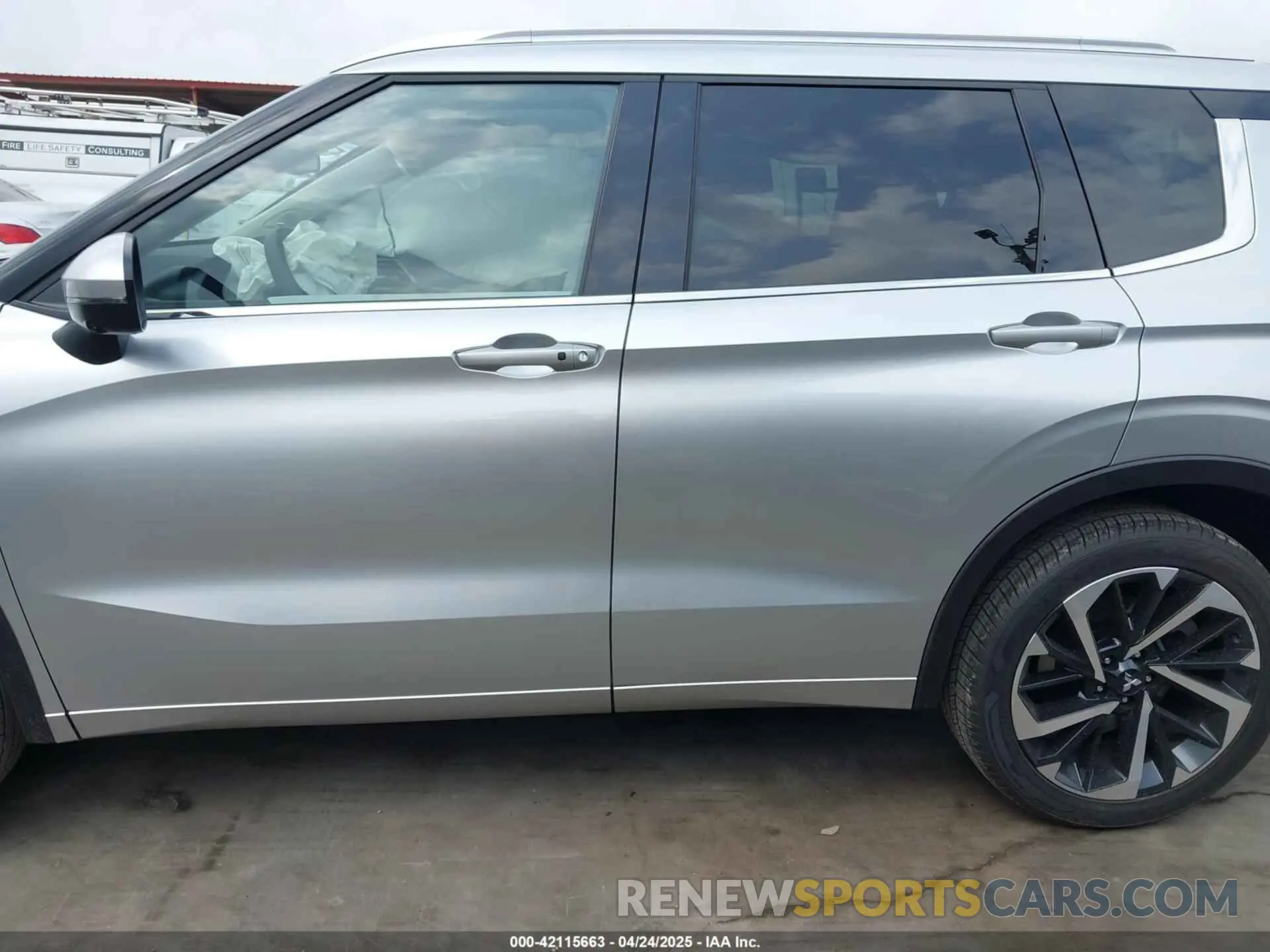 15 Photograph of a damaged car JA4J3WA81RZ084206 MITSUBISHI OUTLANDER 2024