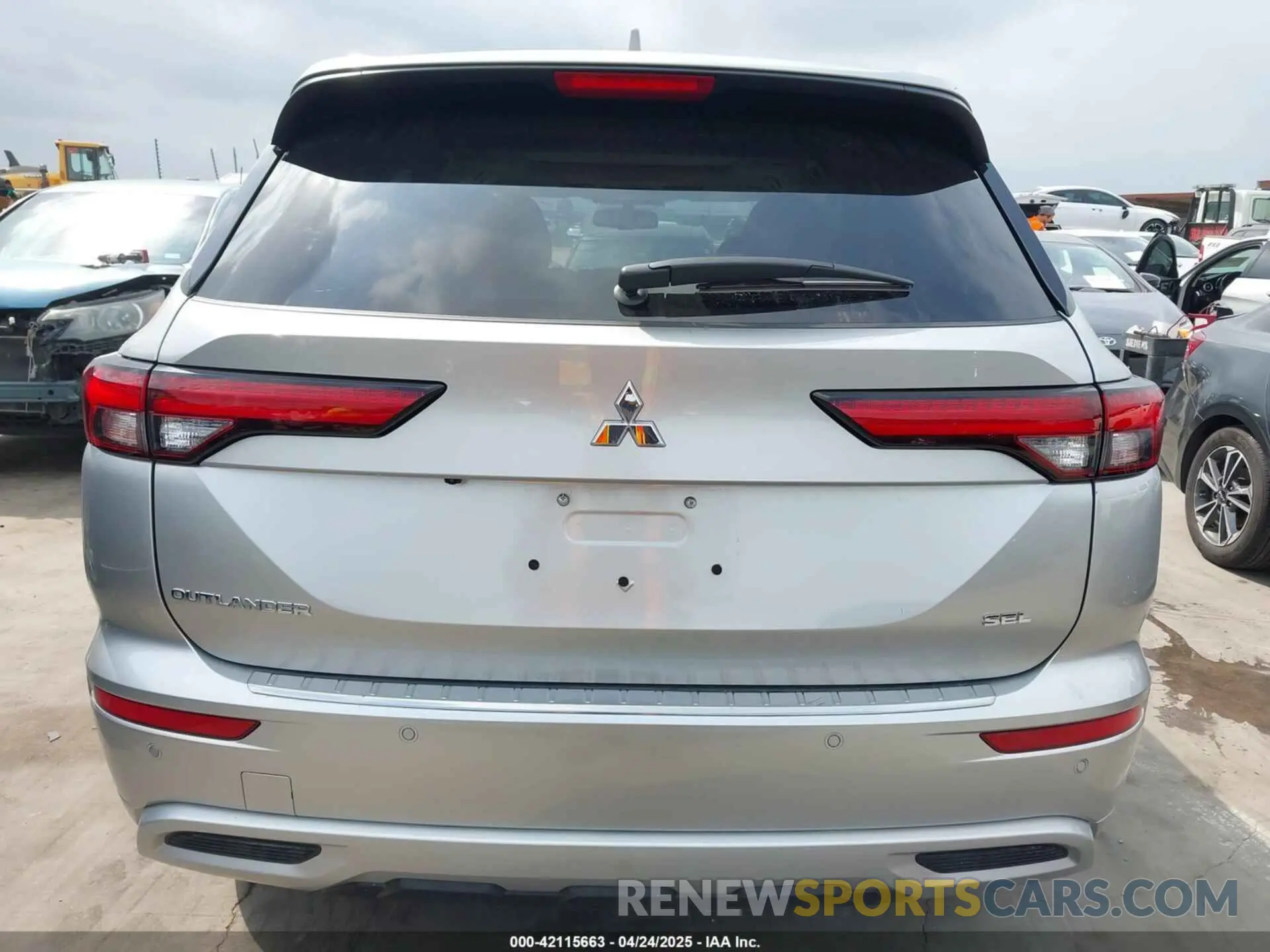 17 Photograph of a damaged car JA4J3WA81RZ084206 MITSUBISHI OUTLANDER 2024