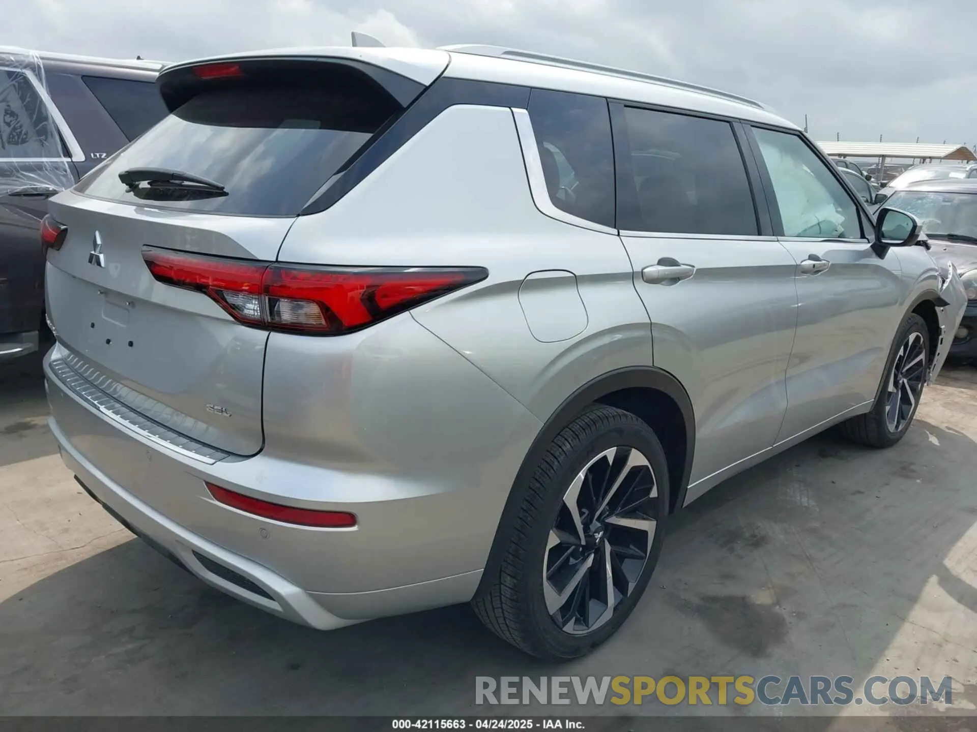 4 Photograph of a damaged car JA4J3WA81RZ084206 MITSUBISHI OUTLANDER 2024
