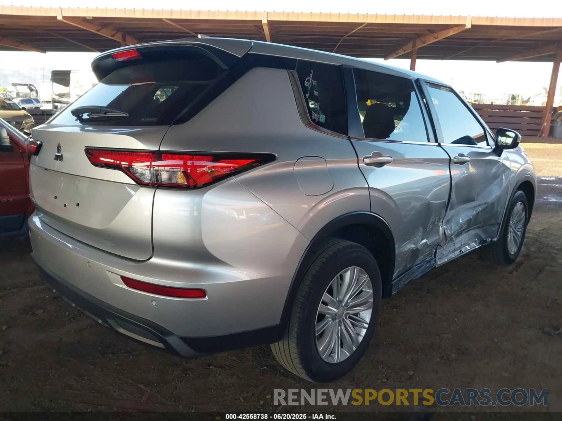 4 Photograph of a damaged car JA4J4UA82RZ062670 MITSUBISHI OUTLANDER 2024