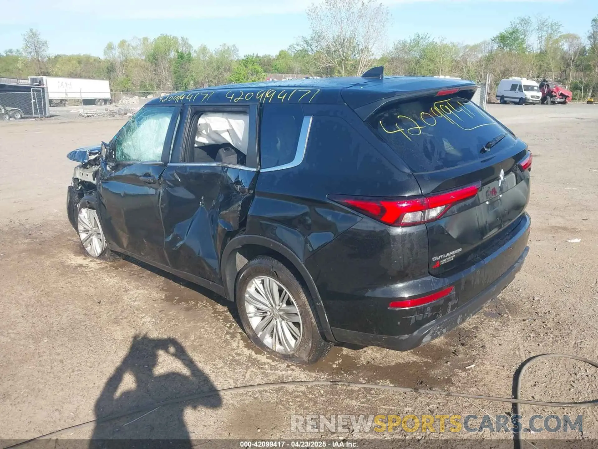 3 Photograph of a damaged car JA4J4UA87RZ007342 MITSUBISHI OUTLANDER 2024