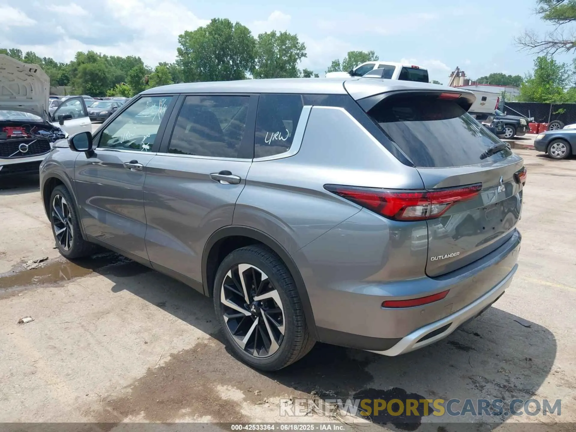 3 Photograph of a damaged car JA4J4VA80RZ038129 MITSUBISHI OUTLANDER 2024