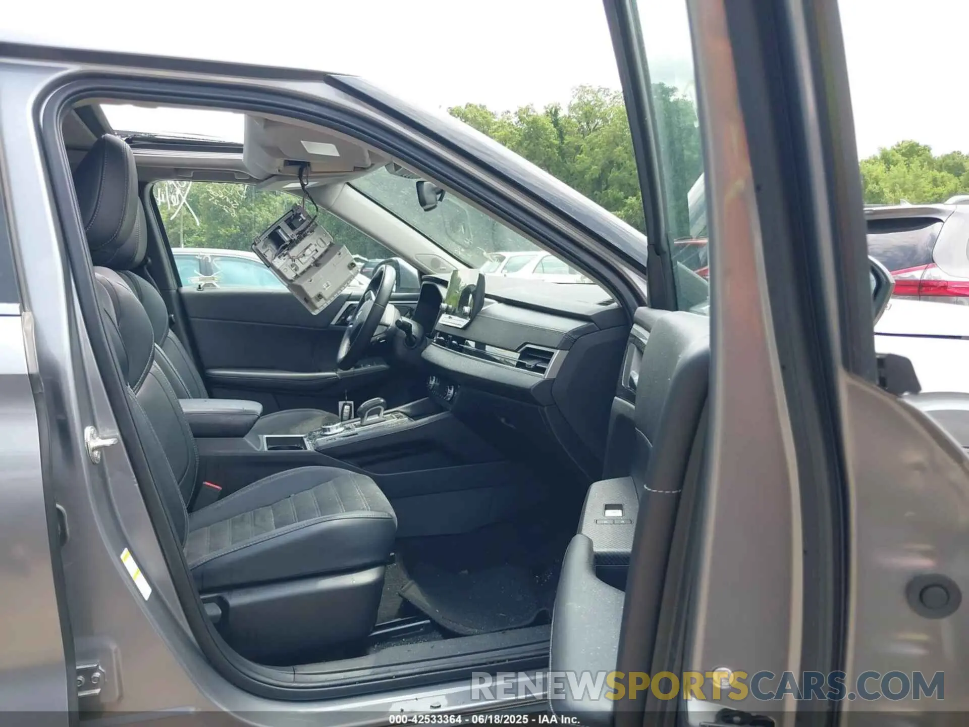 5 Photograph of a damaged car JA4J4VA80RZ038129 MITSUBISHI OUTLANDER 2024