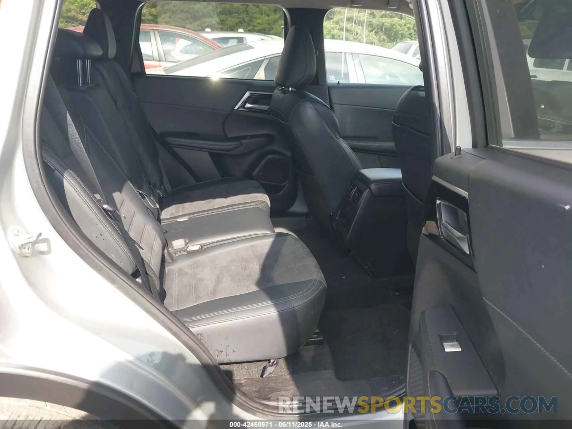 8 Photograph of a damaged car JA4J4VA81RZ037698 MITSUBISHI OUTLANDER 2024