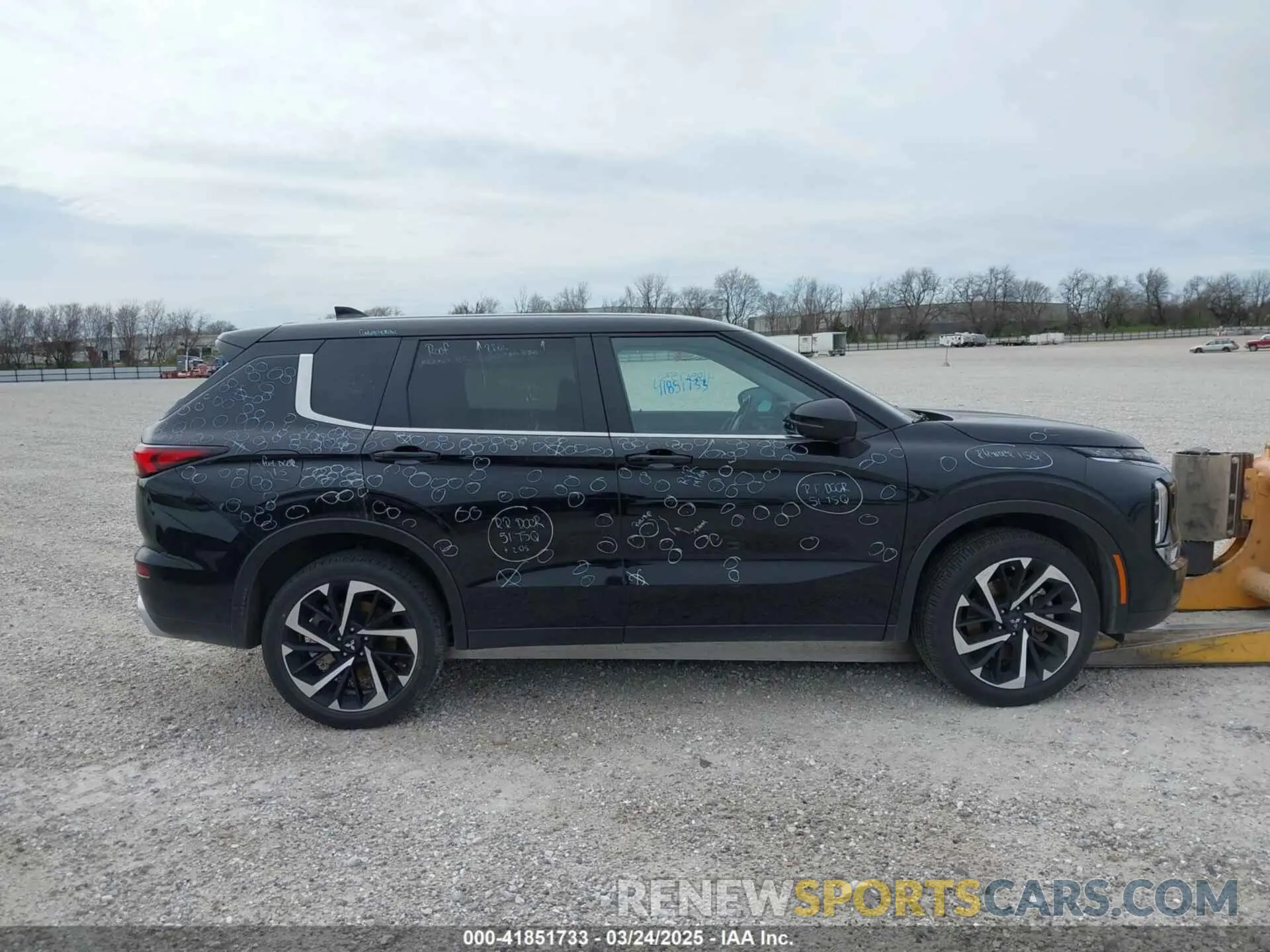 13 Photograph of a damaged car JA4J4VA82RZ013815 MITSUBISHI OUTLANDER 2024