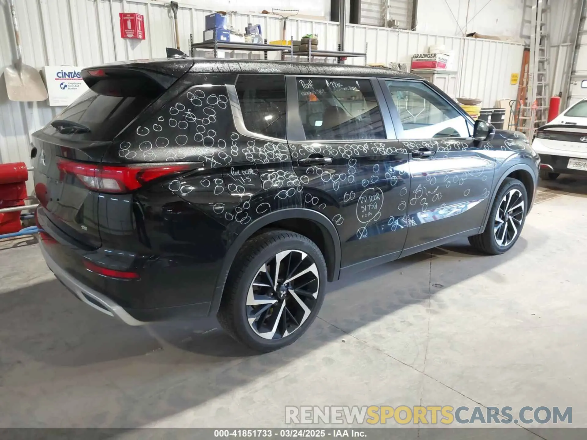 4 Photograph of a damaged car JA4J4VA82RZ013815 MITSUBISHI OUTLANDER 2024