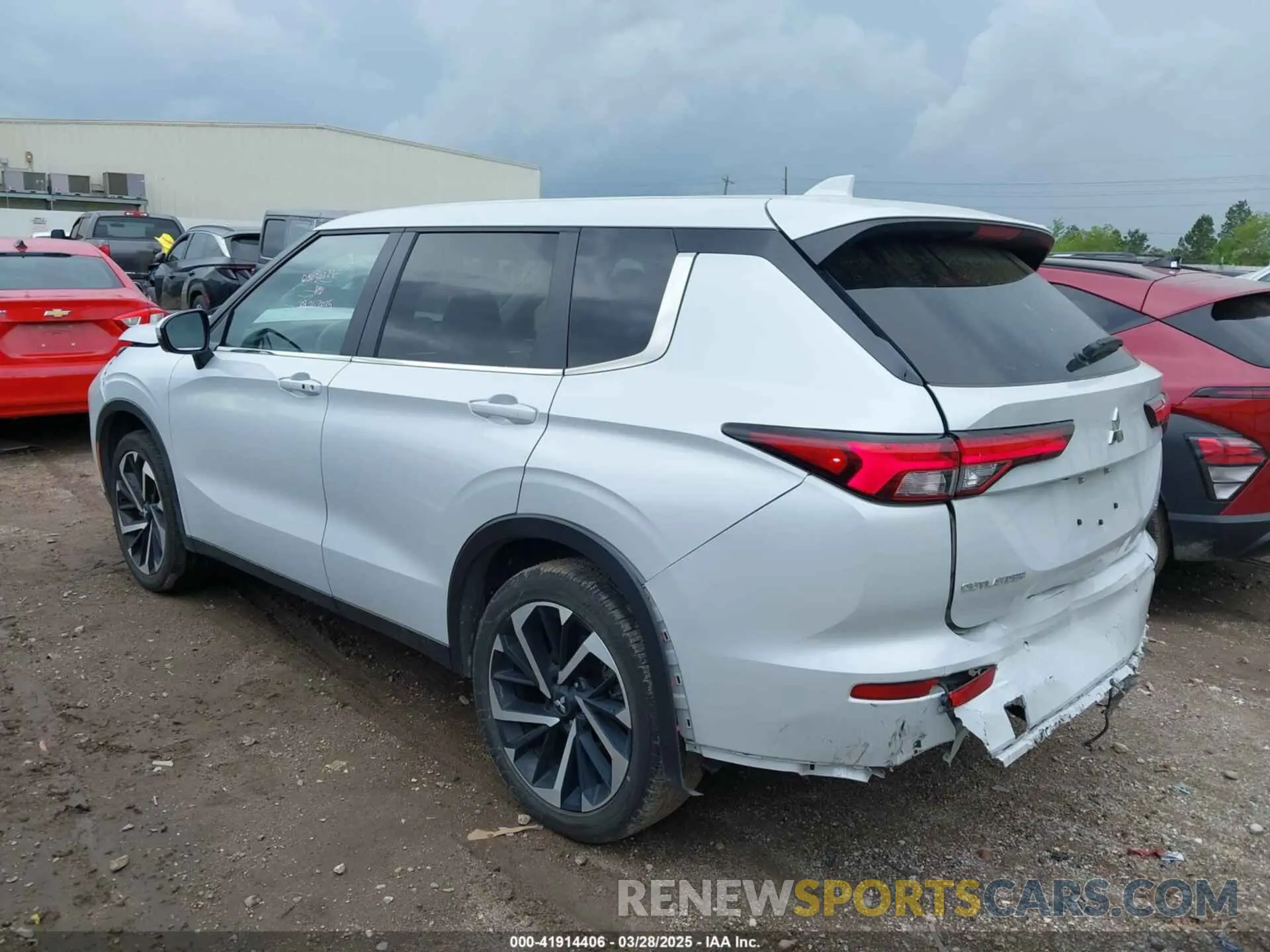 3 Photograph of a damaged car JA4J4VA82RZ026614 MITSUBISHI OUTLANDER 2024