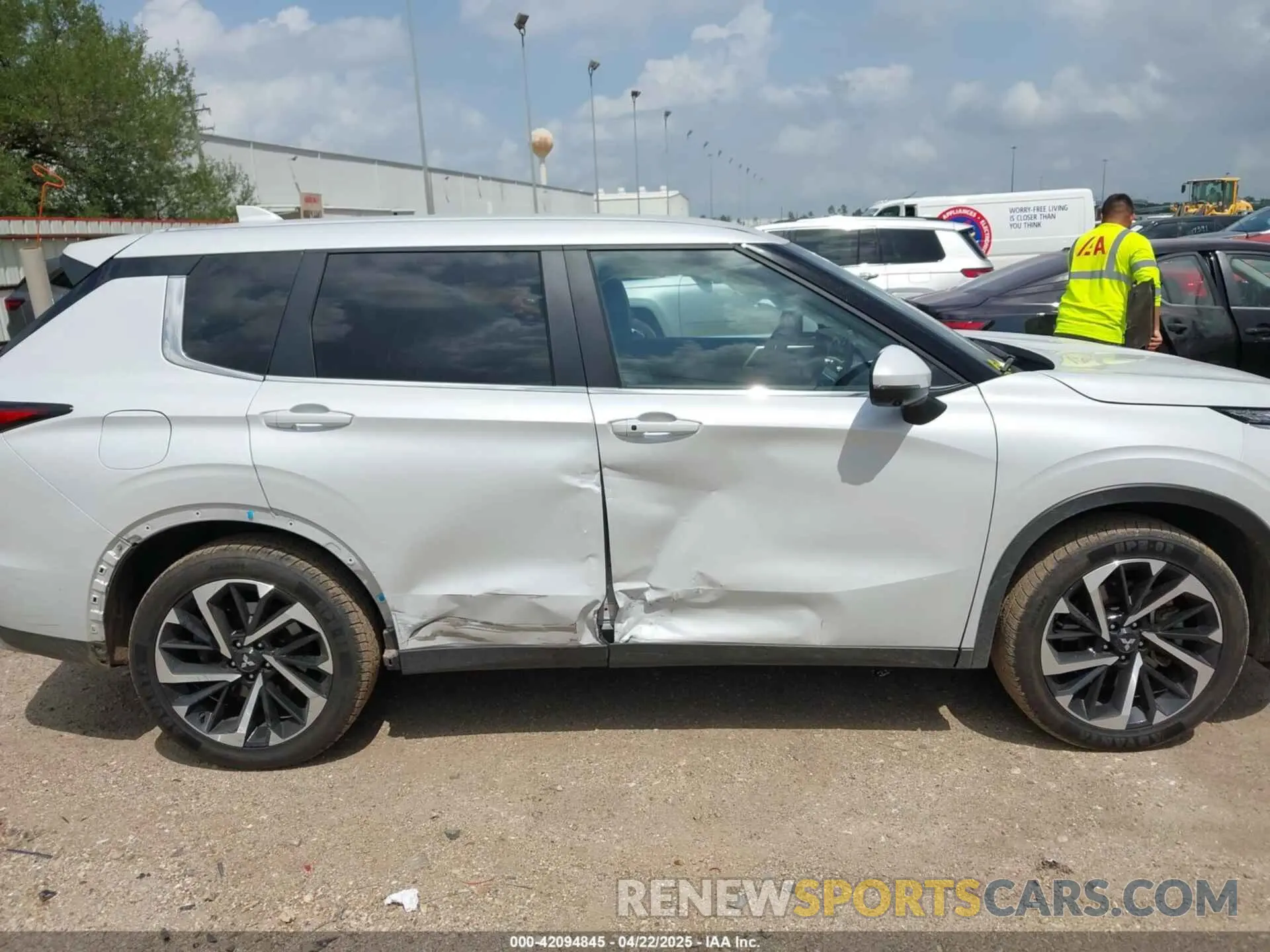 13 Photograph of a damaged car JA4J4VA82RZ032400 MITSUBISHI OUTLANDER 2024