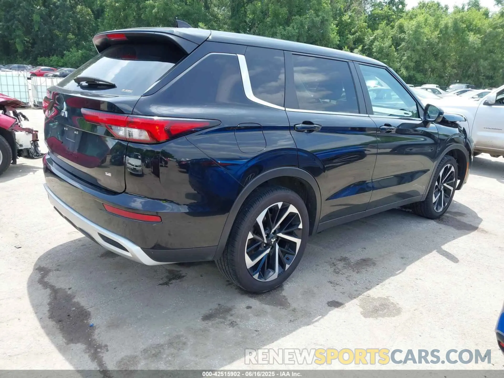 4 Photograph of a damaged car JA4J4VA83RZ014181 MITSUBISHI OUTLANDER 2024