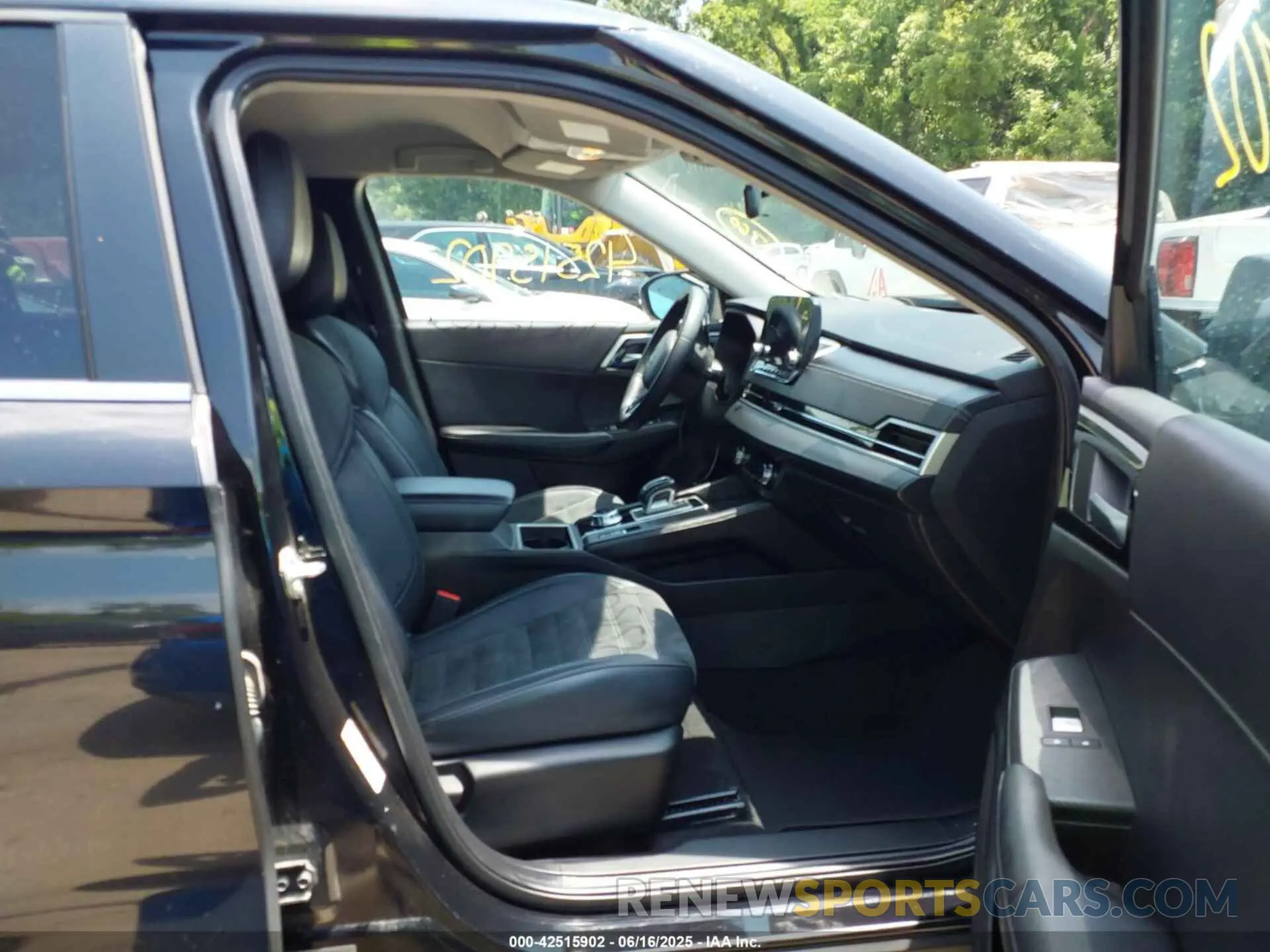 5 Photograph of a damaged car JA4J4VA83RZ014181 MITSUBISHI OUTLANDER 2024