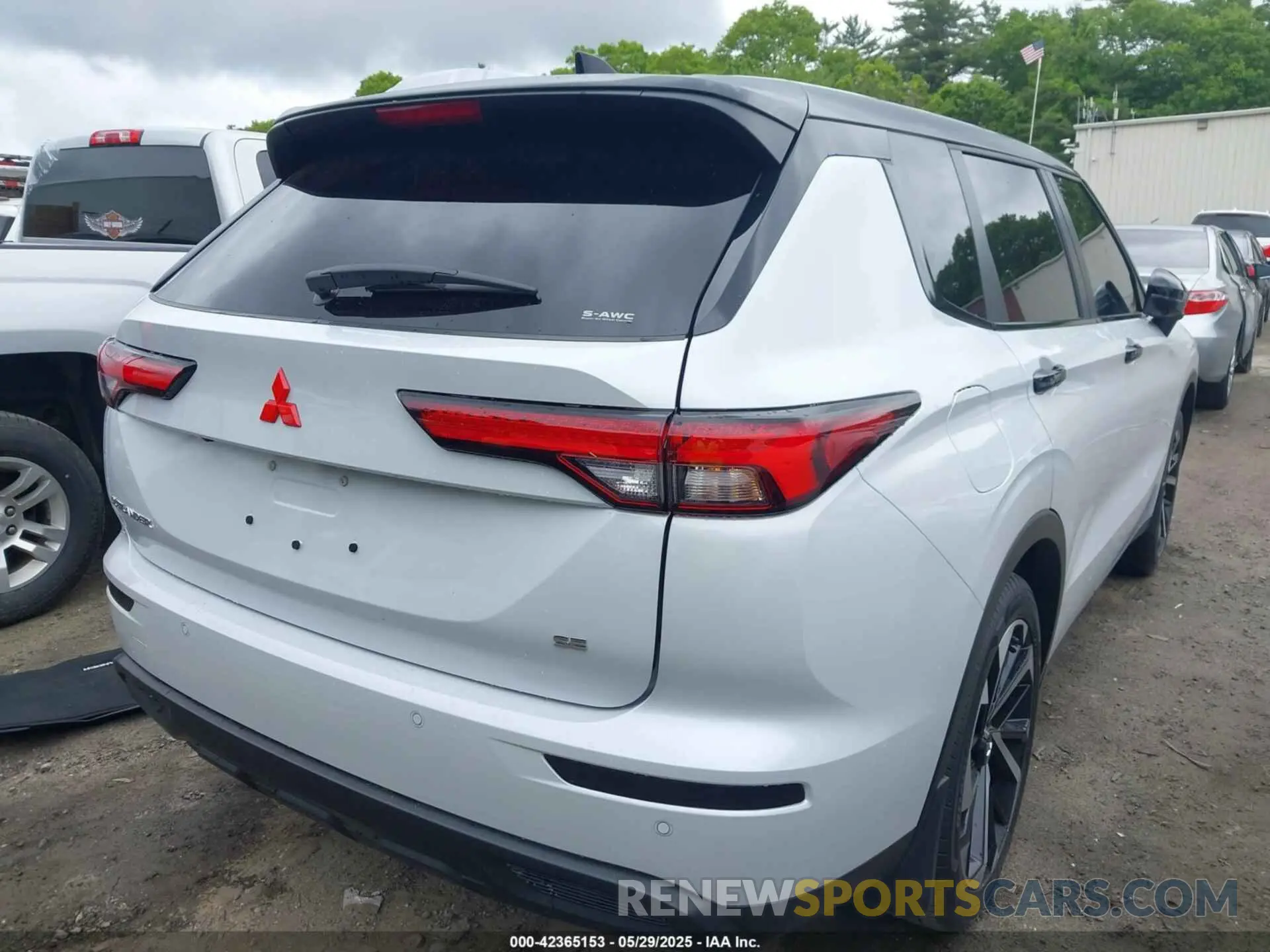 4 Photograph of a damaged car JA4J4VA84RZ077161 MITSUBISHI OUTLANDER 2024