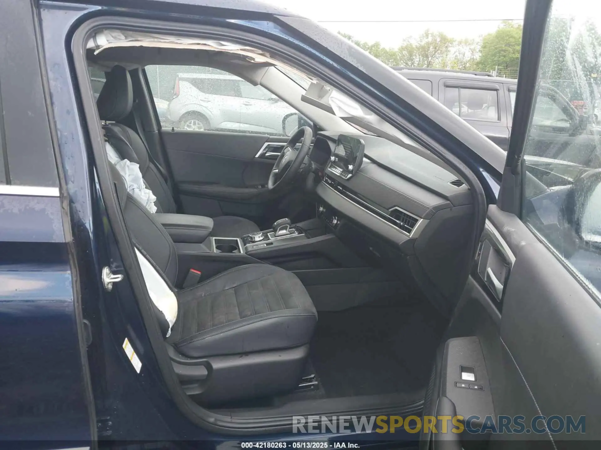 5 Photograph of a damaged car JA4J4VA85RZ015395 MITSUBISHI OUTLANDER 2024