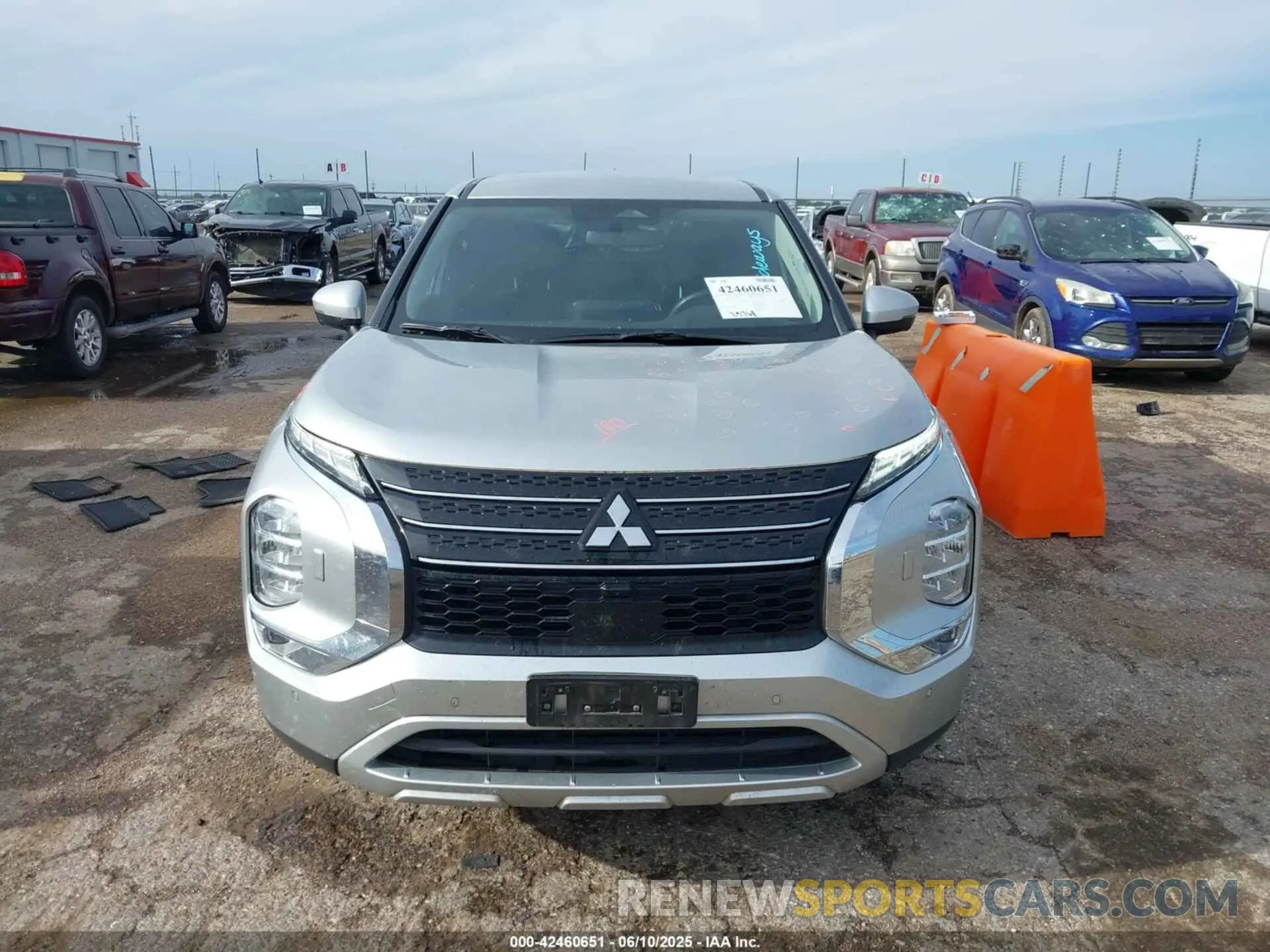 12 Photograph of a damaged car JA4J4VA86RZ049717 MITSUBISHI OUTLANDER 2024