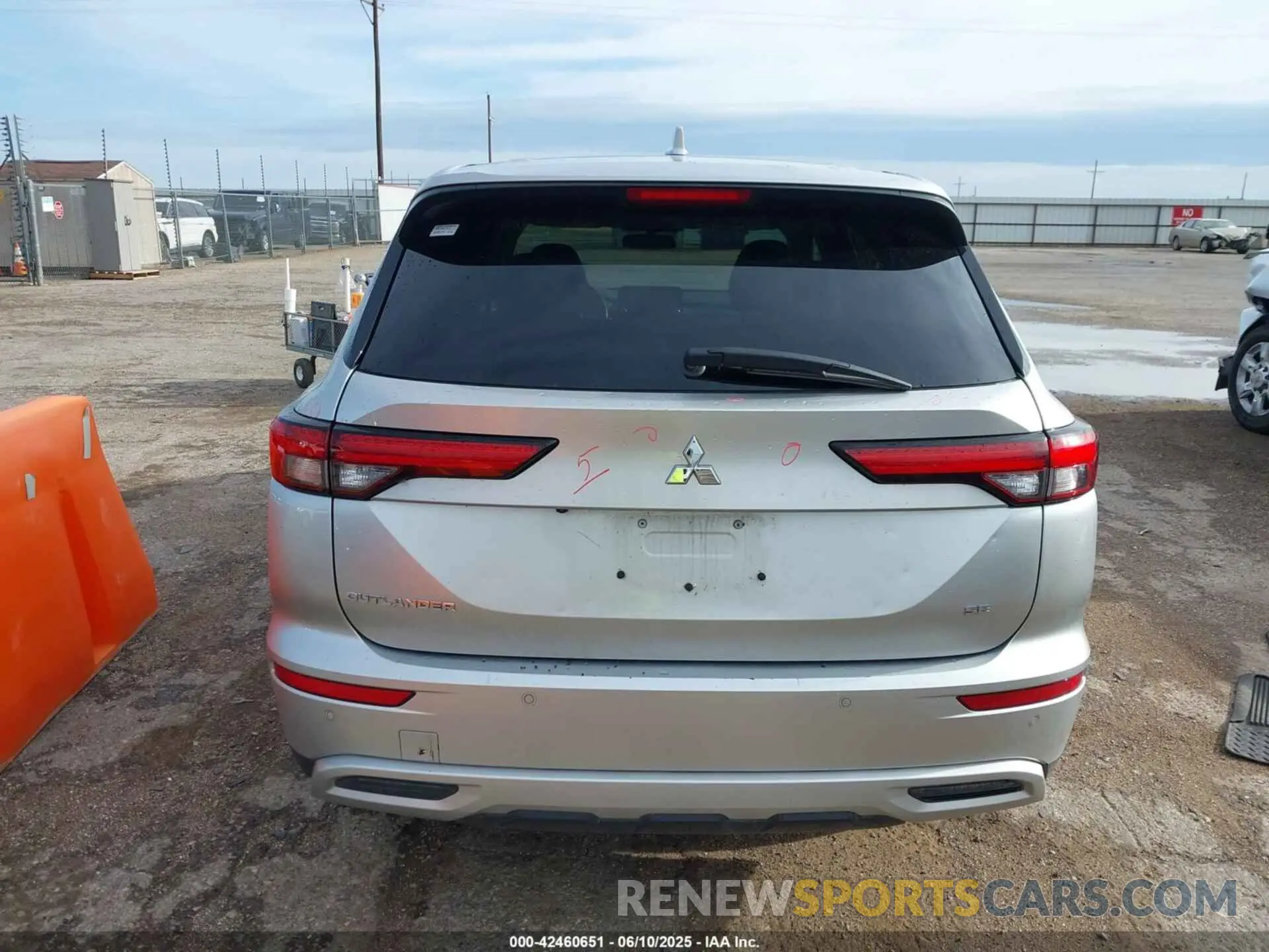 16 Photograph of a damaged car JA4J4VA86RZ049717 MITSUBISHI OUTLANDER 2024