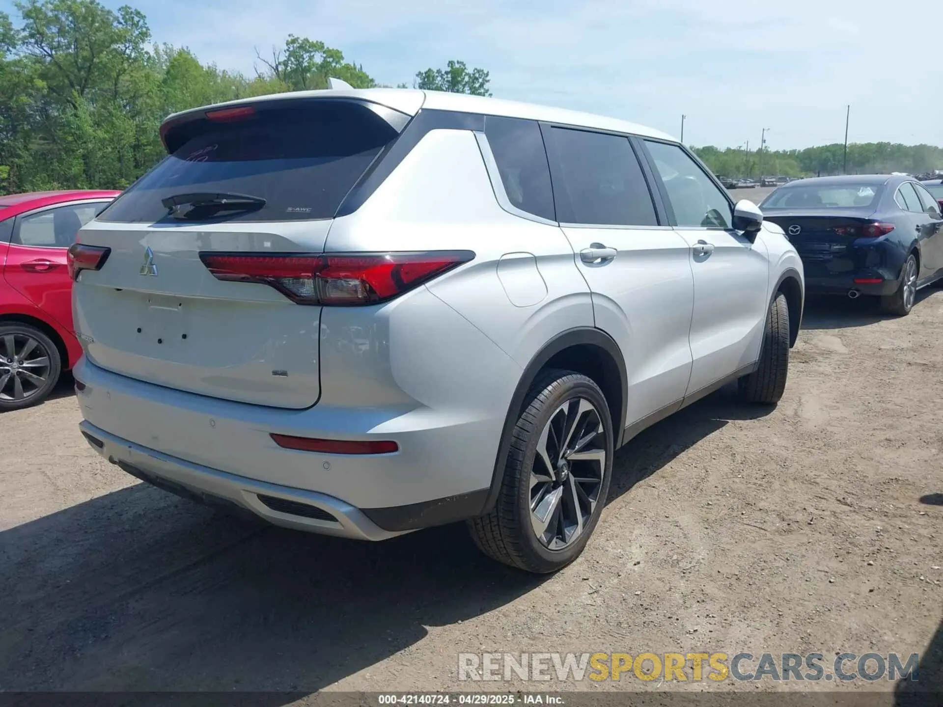 4 Photograph of a damaged car JA4J4VA86RZ049734 MITSUBISHI OUTLANDER 2024