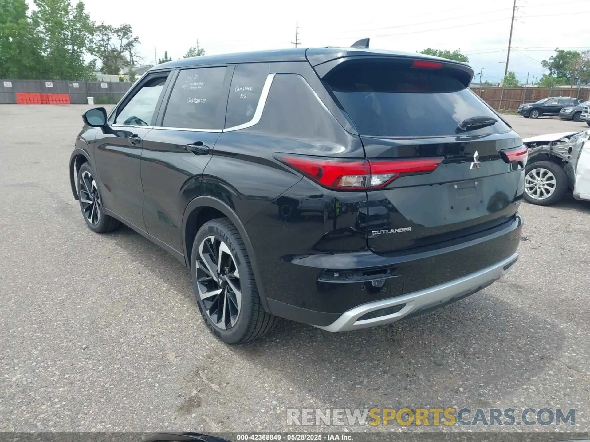 3 Photograph of a damaged car JA4J4VA87RZ077364 MITSUBISHI OUTLANDER 2024
