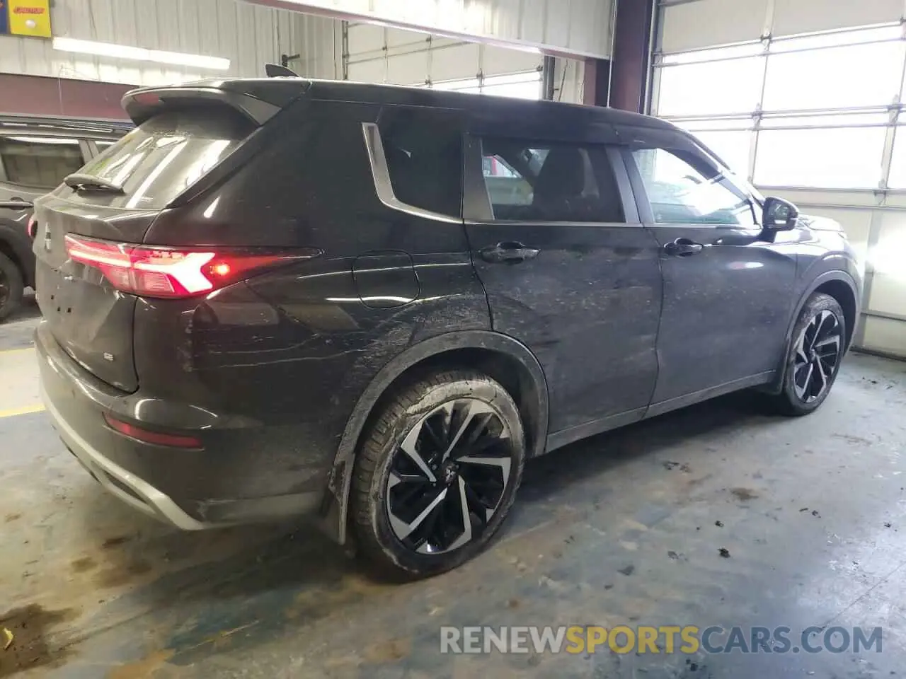 3 Photograph of a damaged car JA4J4VA88RZ003984 MITSUBISHI OUTLANDER 2024