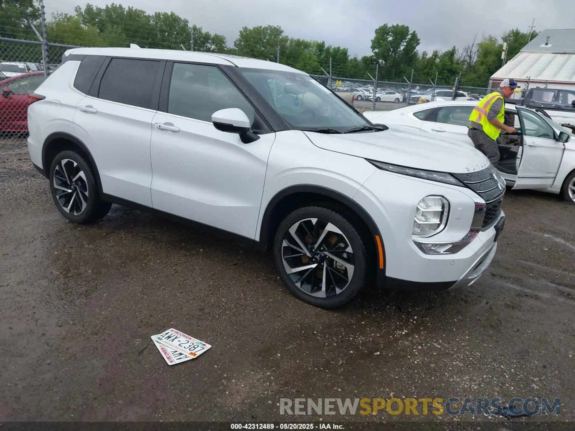 1 Photograph of a damaged car JA4J4VA88RZ014998 MITSUBISHI OUTLANDER 2024