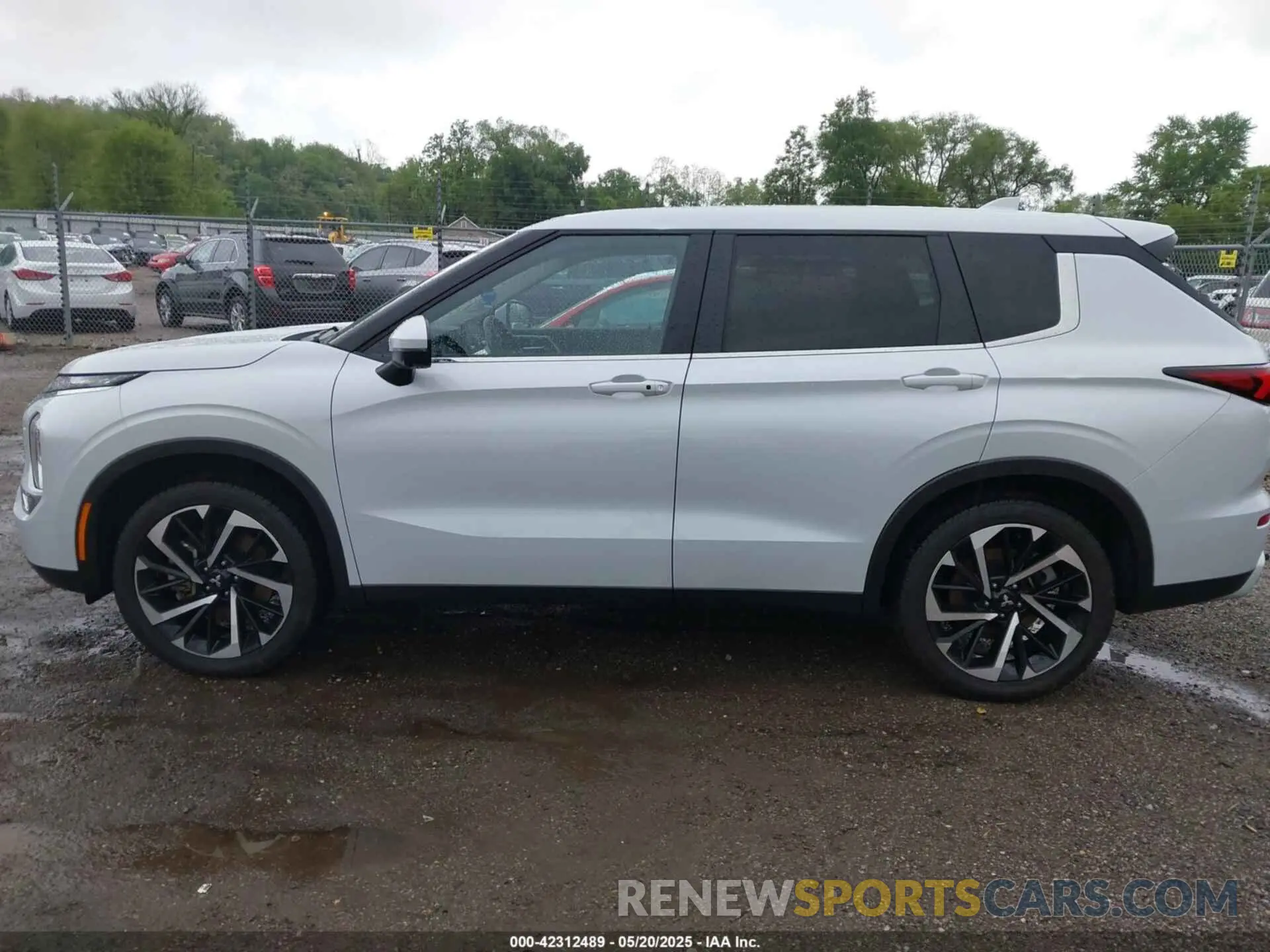 14 Photograph of a damaged car JA4J4VA88RZ014998 MITSUBISHI OUTLANDER 2024