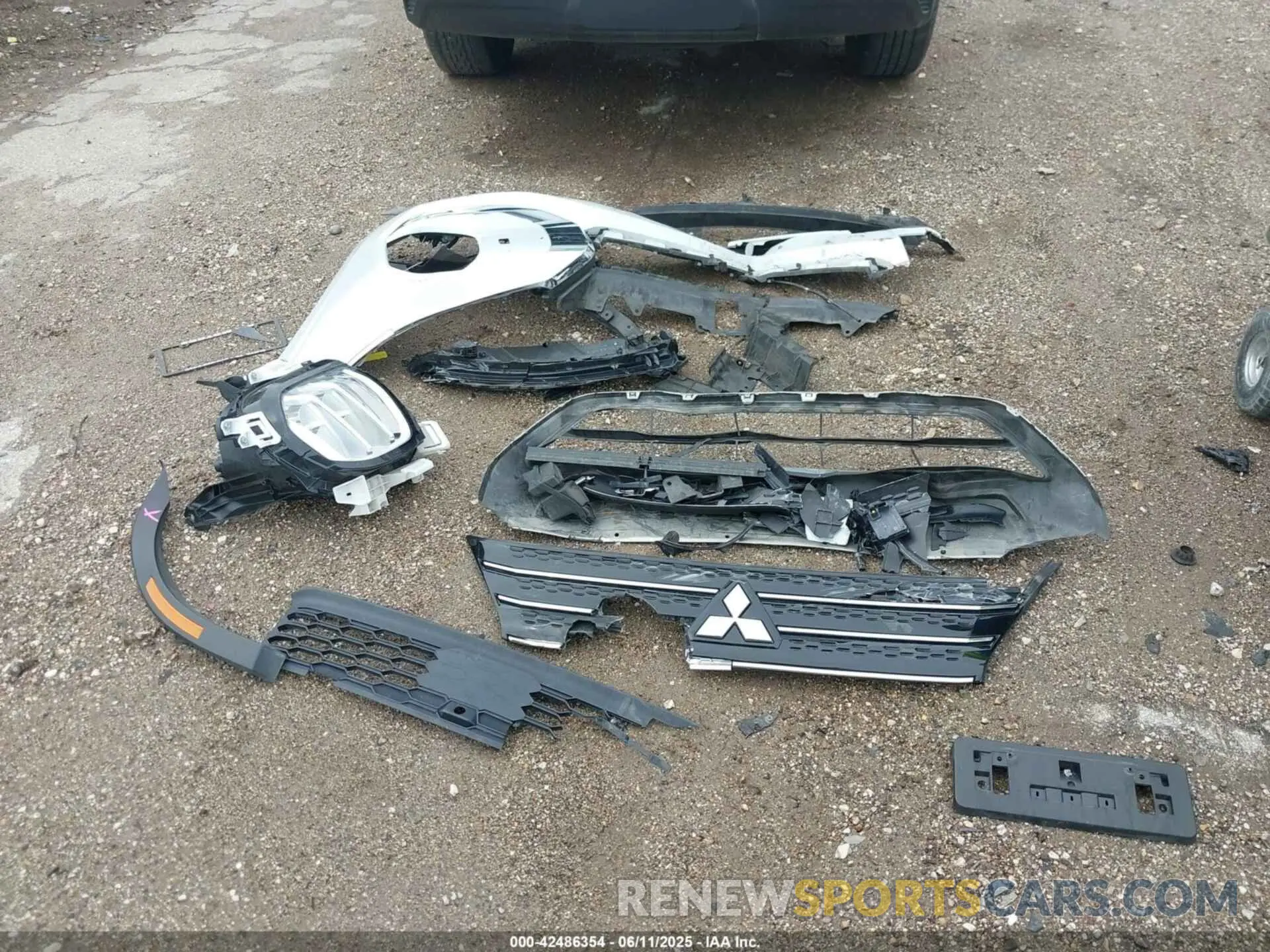 11 Photograph of a damaged car JA4J4VA88RZ062436 MITSUBISHI OUTLANDER 2024