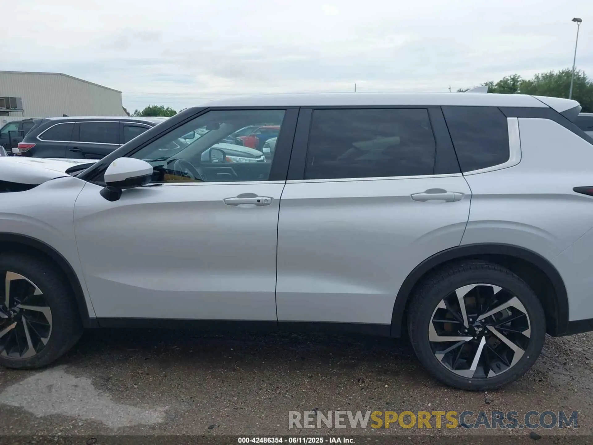 14 Photograph of a damaged car JA4J4VA88RZ062436 MITSUBISHI OUTLANDER 2024