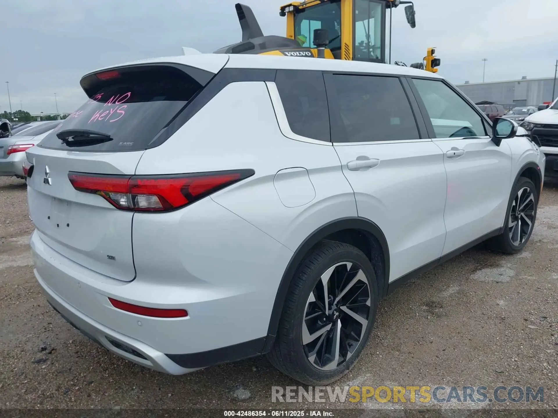 4 Photograph of a damaged car JA4J4VA88RZ062436 MITSUBISHI OUTLANDER 2024