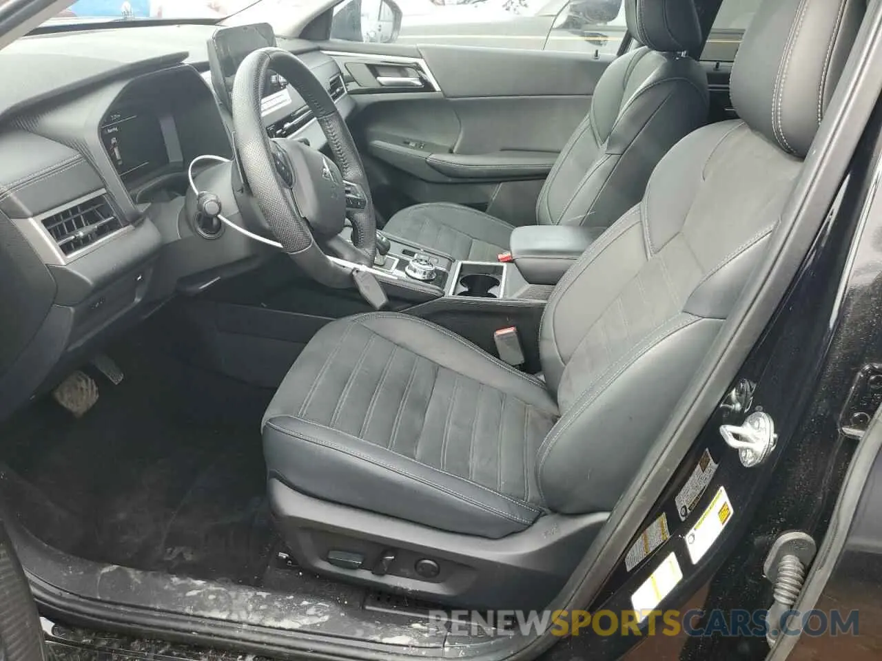 7 Photograph of a damaged car JA4J4VA89RZ013827 MITSUBISHI OUTLANDER 2024