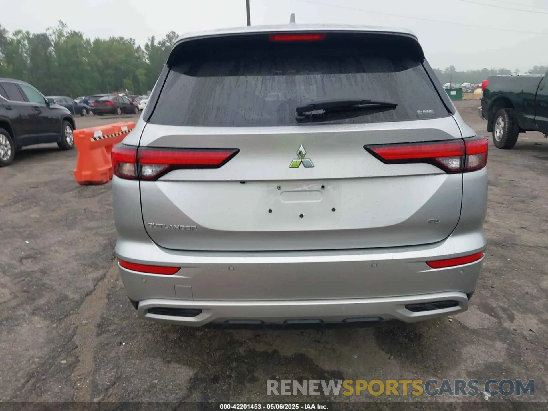 16 Photograph of a damaged car JA4J4VA89RZ021832 MITSUBISHI OUTLANDER 2024