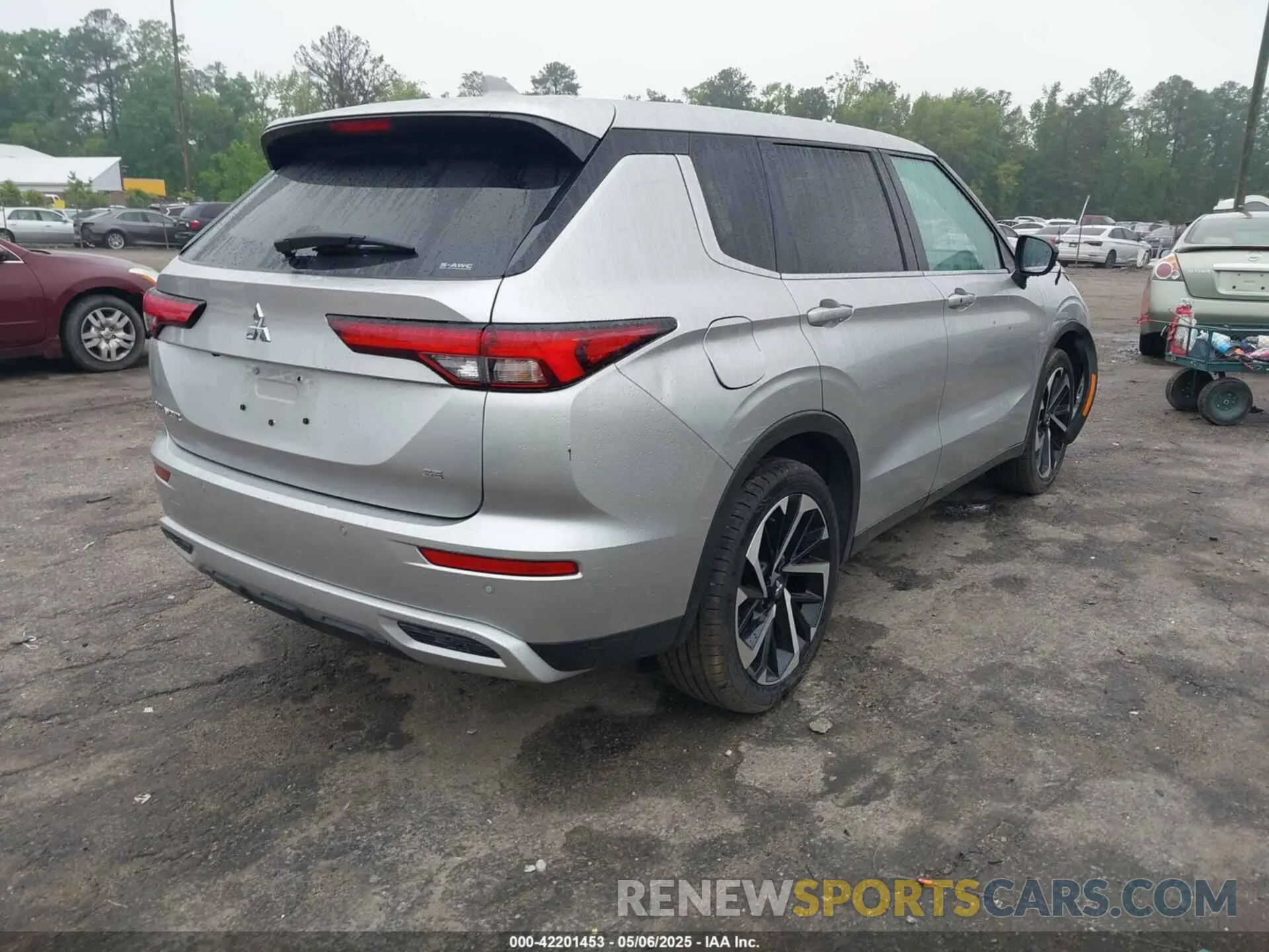 4 Photograph of a damaged car JA4J4VA89RZ021832 MITSUBISHI OUTLANDER 2024