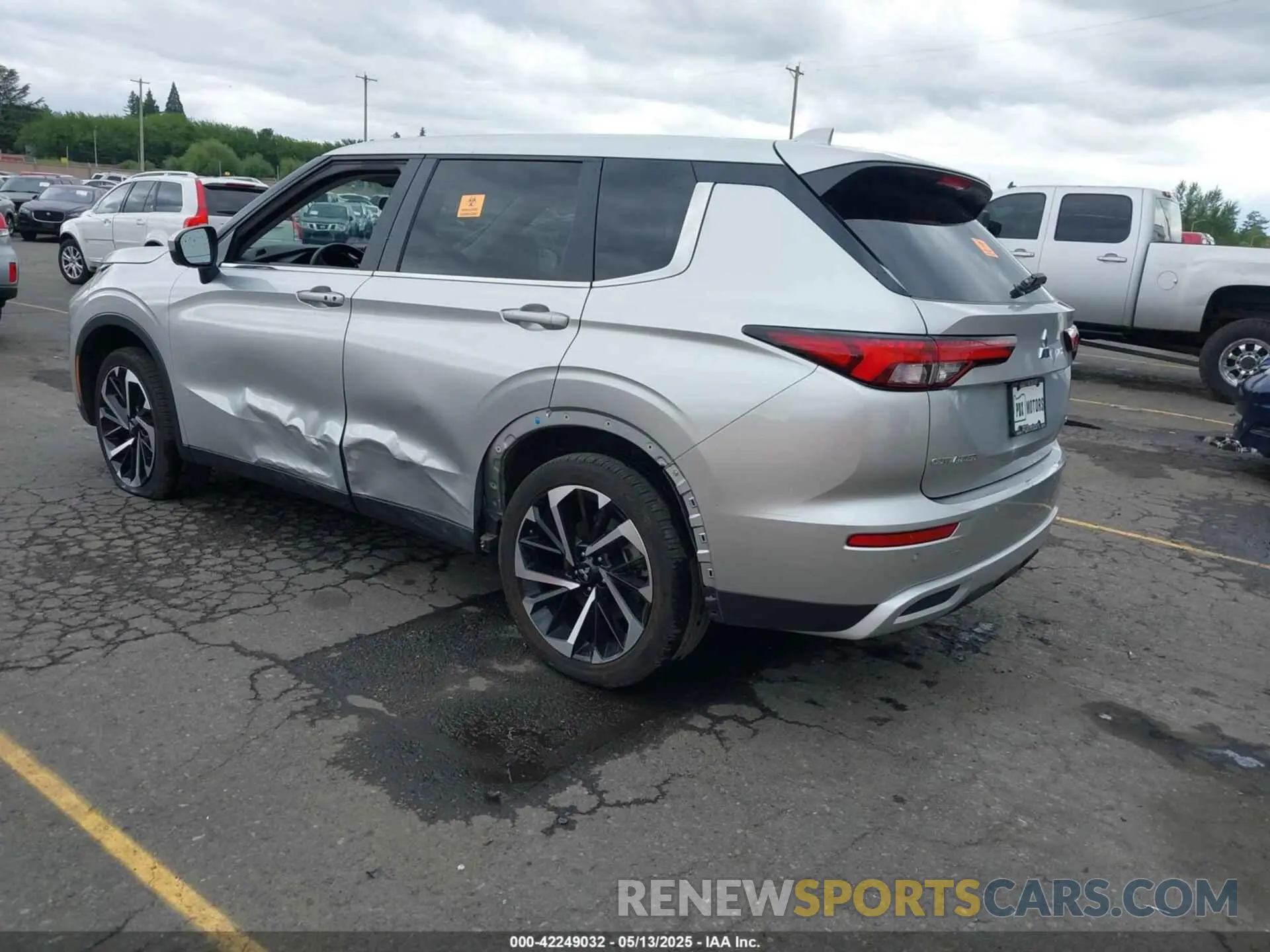 3 Photograph of a damaged car JA4J4VA8XRZ033696 MITSUBISHI OUTLANDER 2024