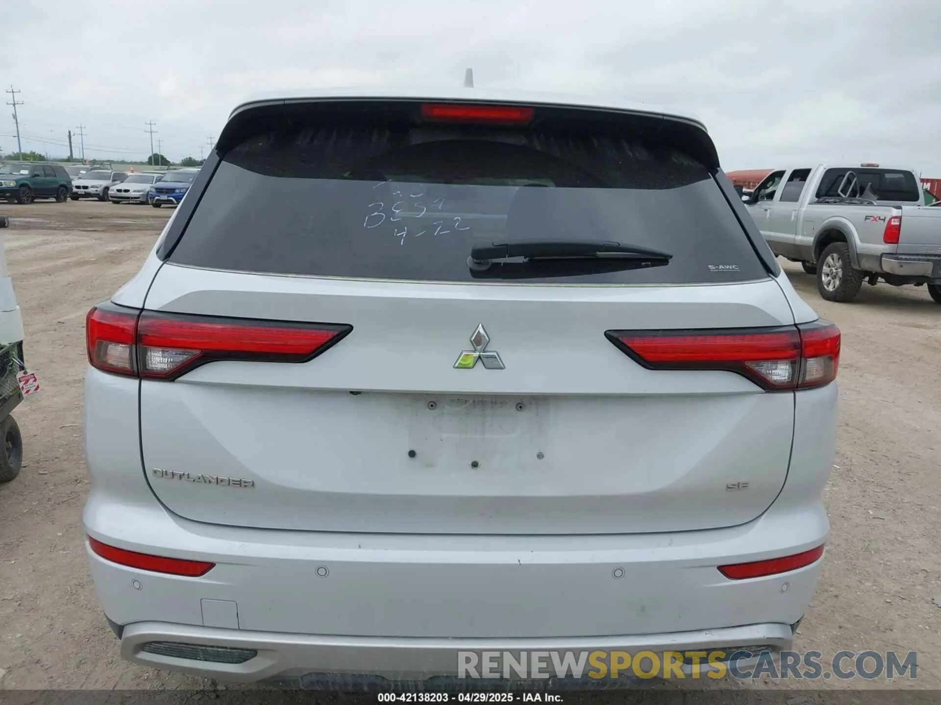 16 Photograph of a damaged car JA4J4VA8XRZ038199 MITSUBISHI OUTLANDER 2024