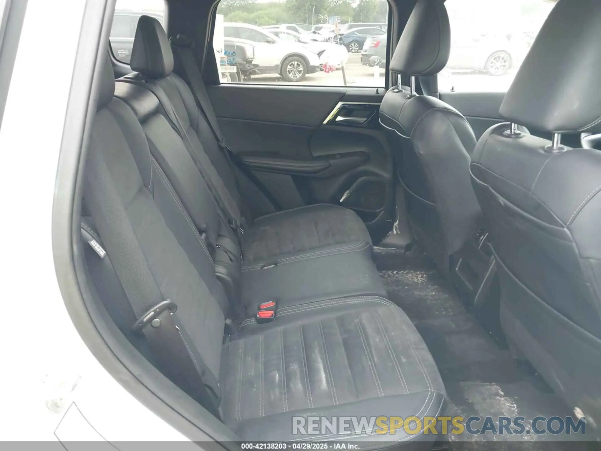 8 Photograph of a damaged car JA4J4VA8XRZ038199 MITSUBISHI OUTLANDER 2024
