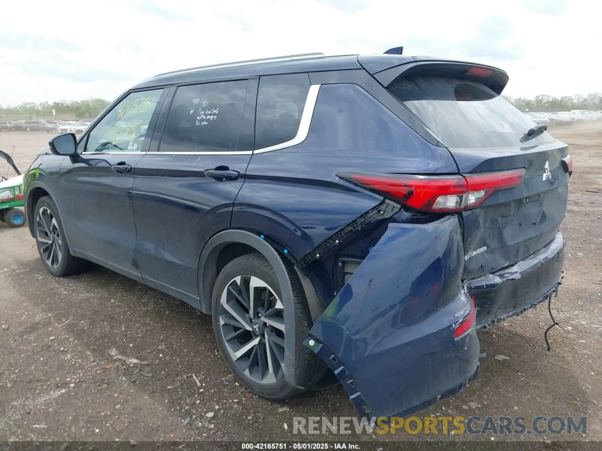 3 Photograph of a damaged car JA4J4WA83RZ089372 MITSUBISHI OUTLANDER 2024