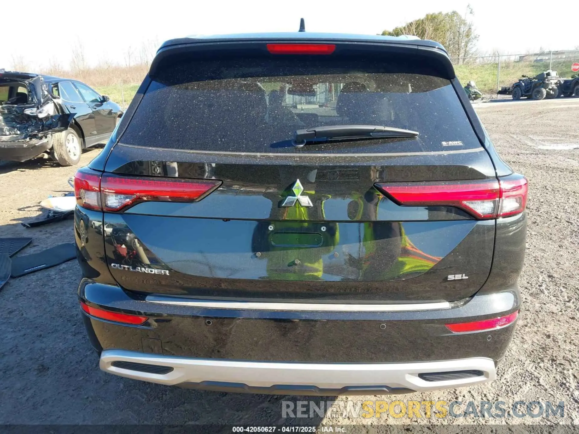 17 Photograph of a damaged car JA4J4WA8XRZ090163 MITSUBISHI OUTLANDER 2024